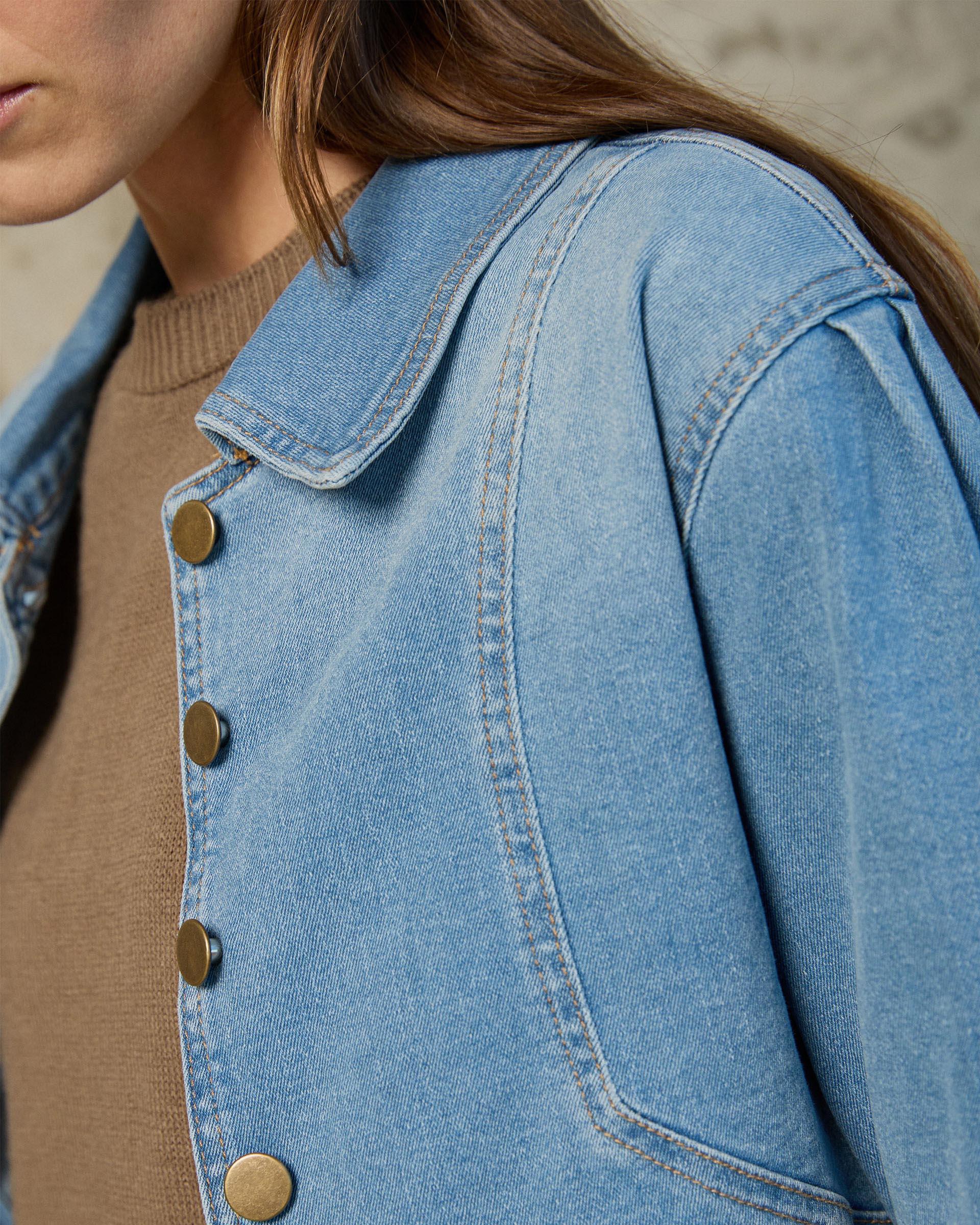 CAZADORA DENIM MANGA ABULLONADA