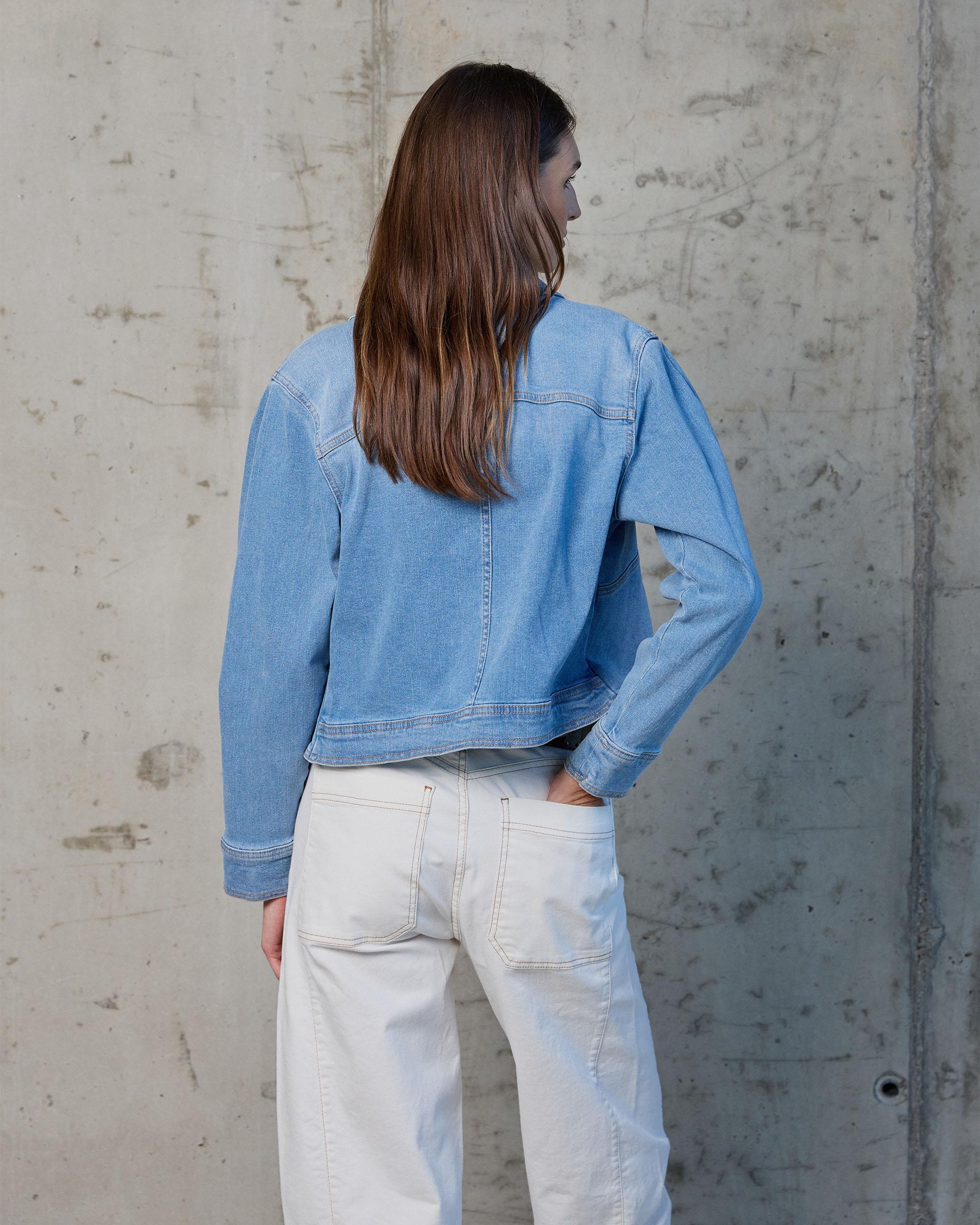 CAZADORA DENIM MANGA ABULLONADA