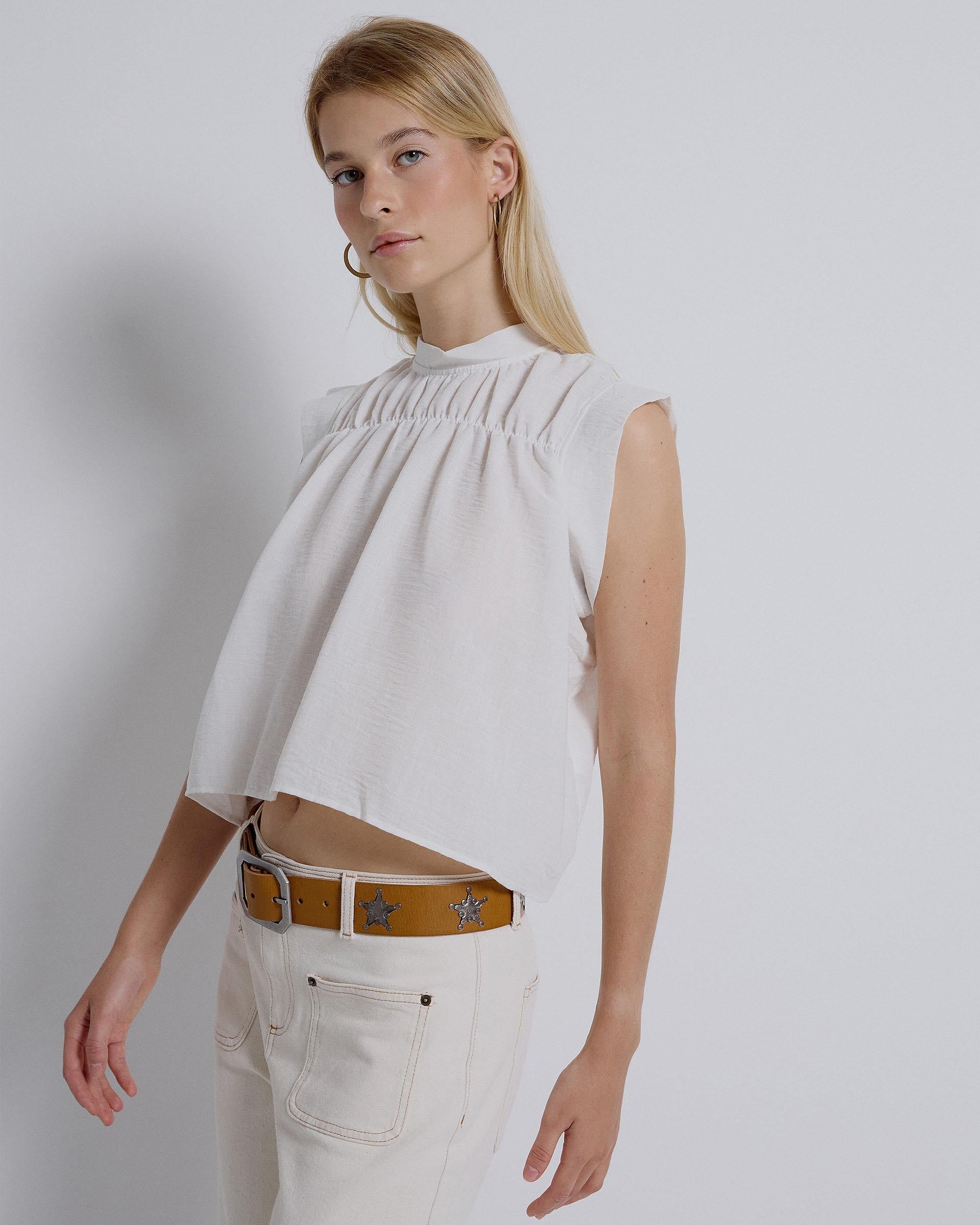 BLUSA SIN MANGAS FRUNCIDO DELANTERO