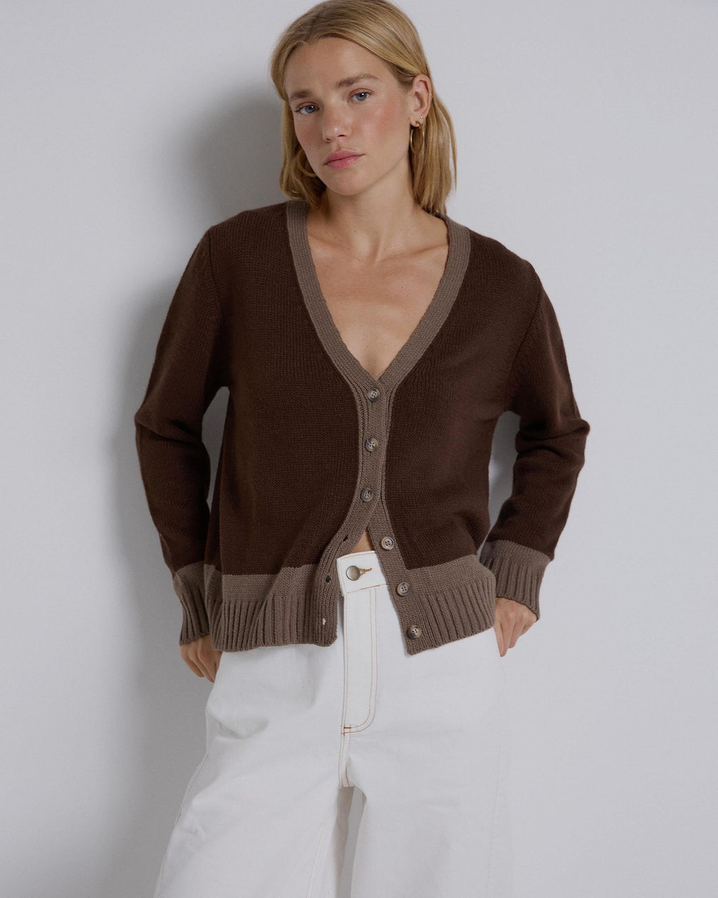 CHAQUETA PUNTO CUELLO PICO BICOLOR