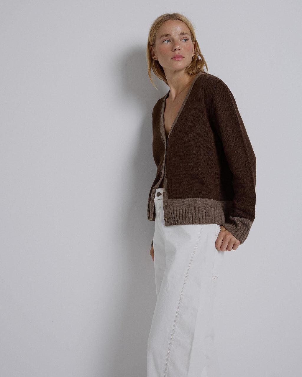 CHAQUETA PUNTO CUELLO PICO BICOLOR