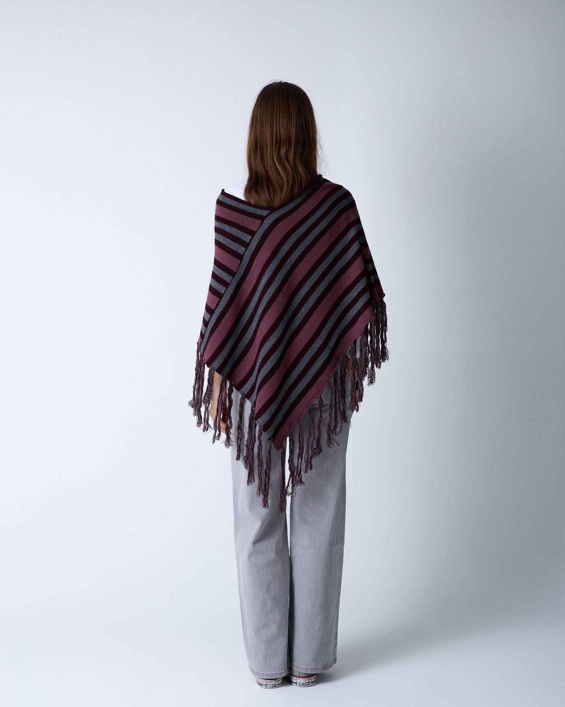 PONCHO RAYAS FLECOS