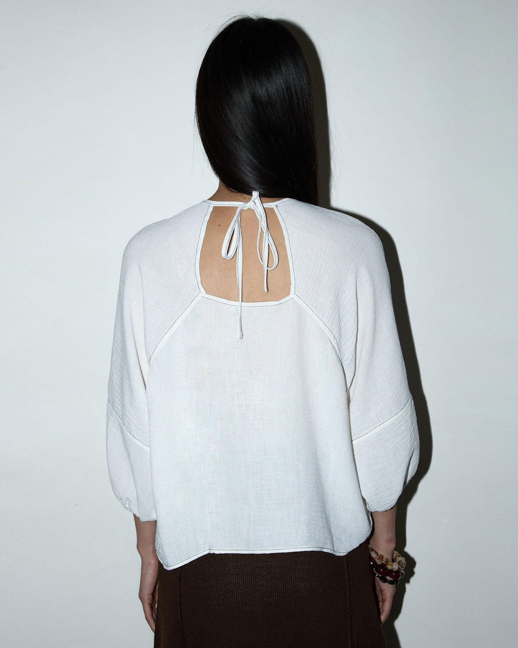 Blusa Escote Espalda Costuras Blanca