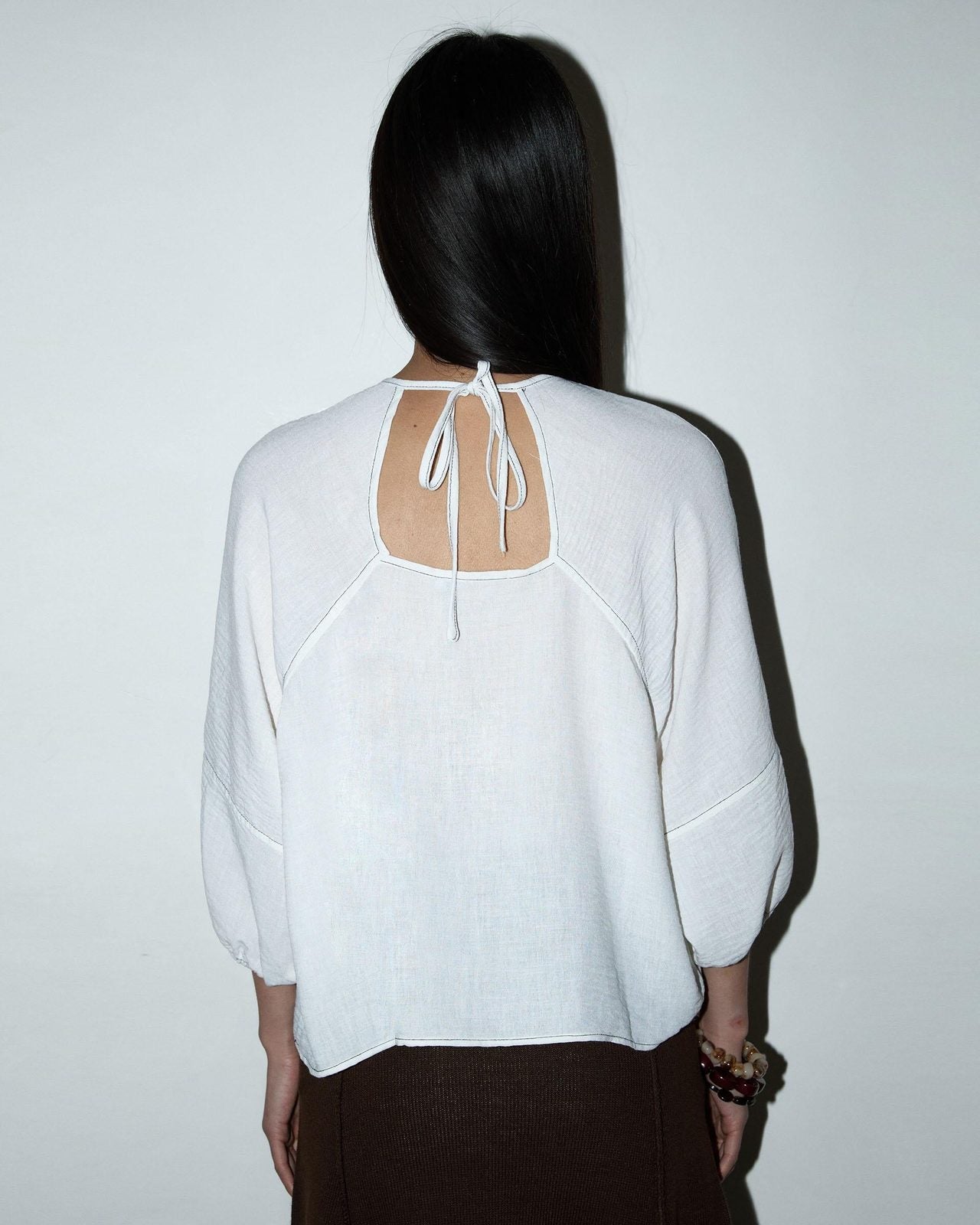 Blusa Escote Espalda Costuras Blanca