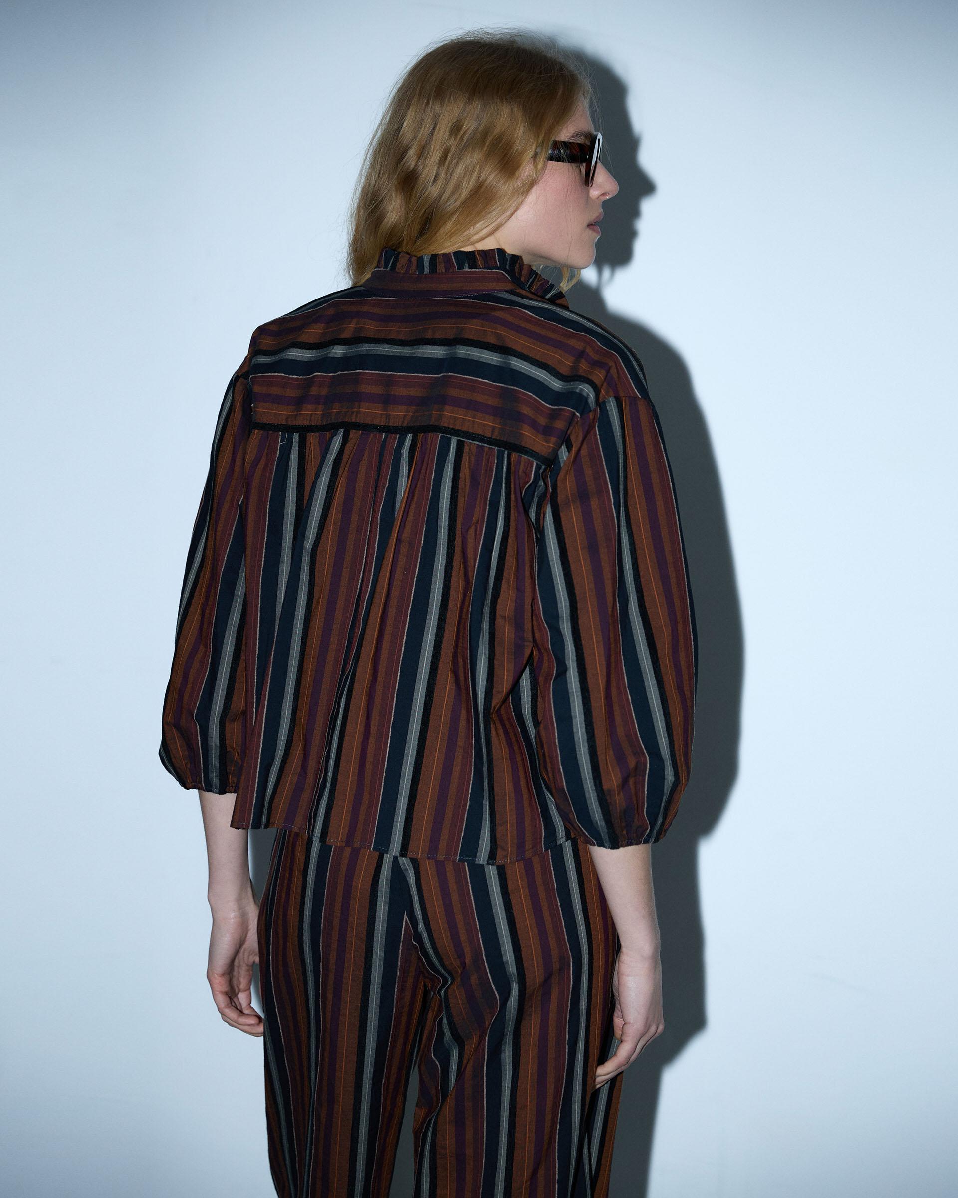 BLUSA RAYAS DETALLE TERCIOPELO