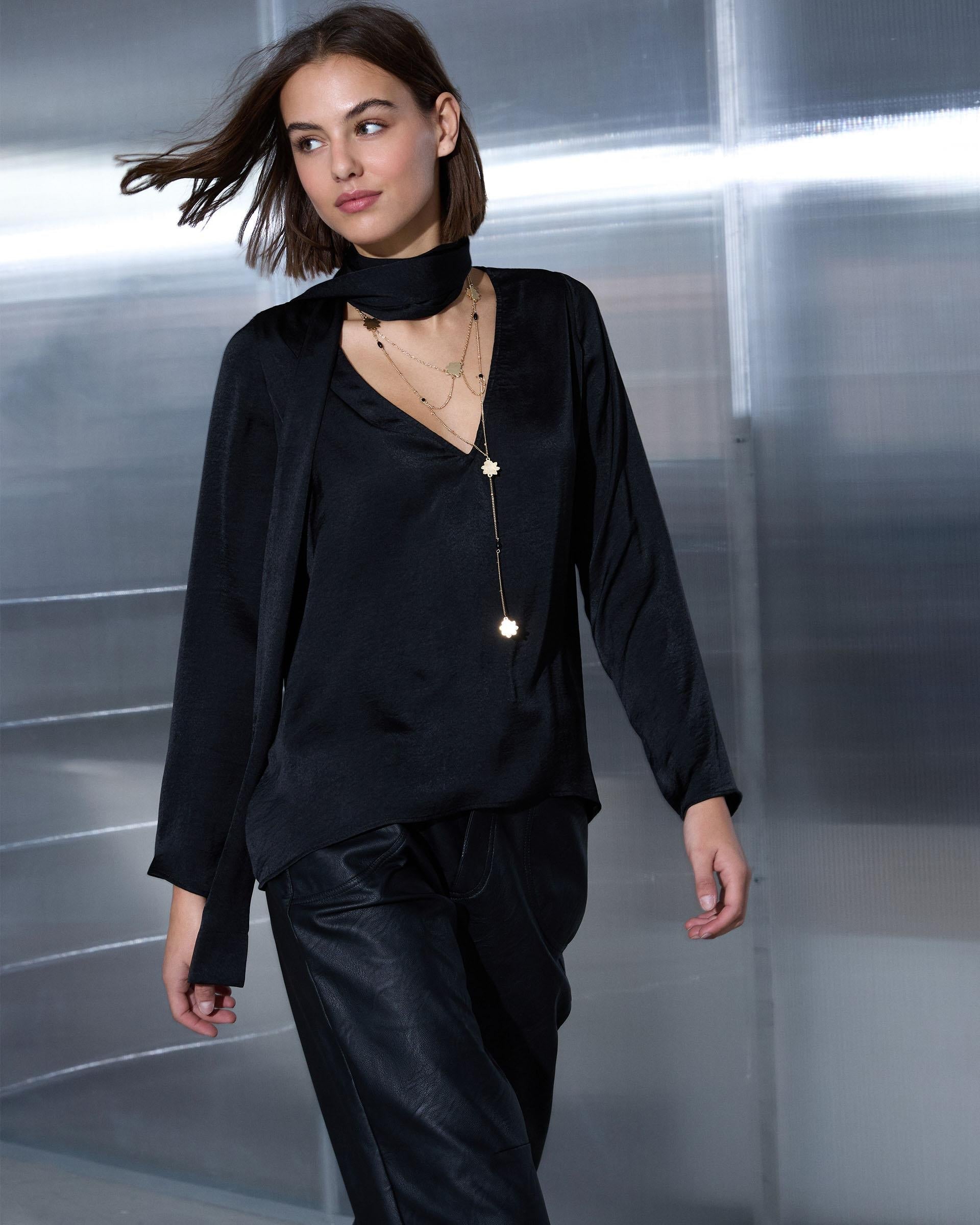 BLUSA DETALLE PAÑUELO