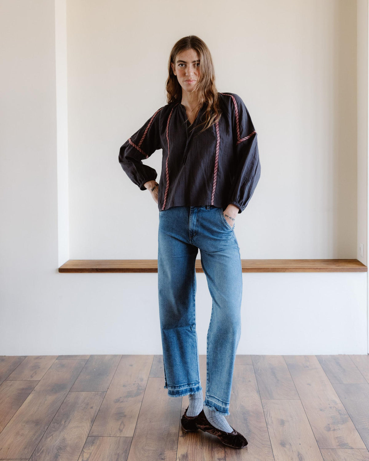 BLUSA LINEAS BORDADAS