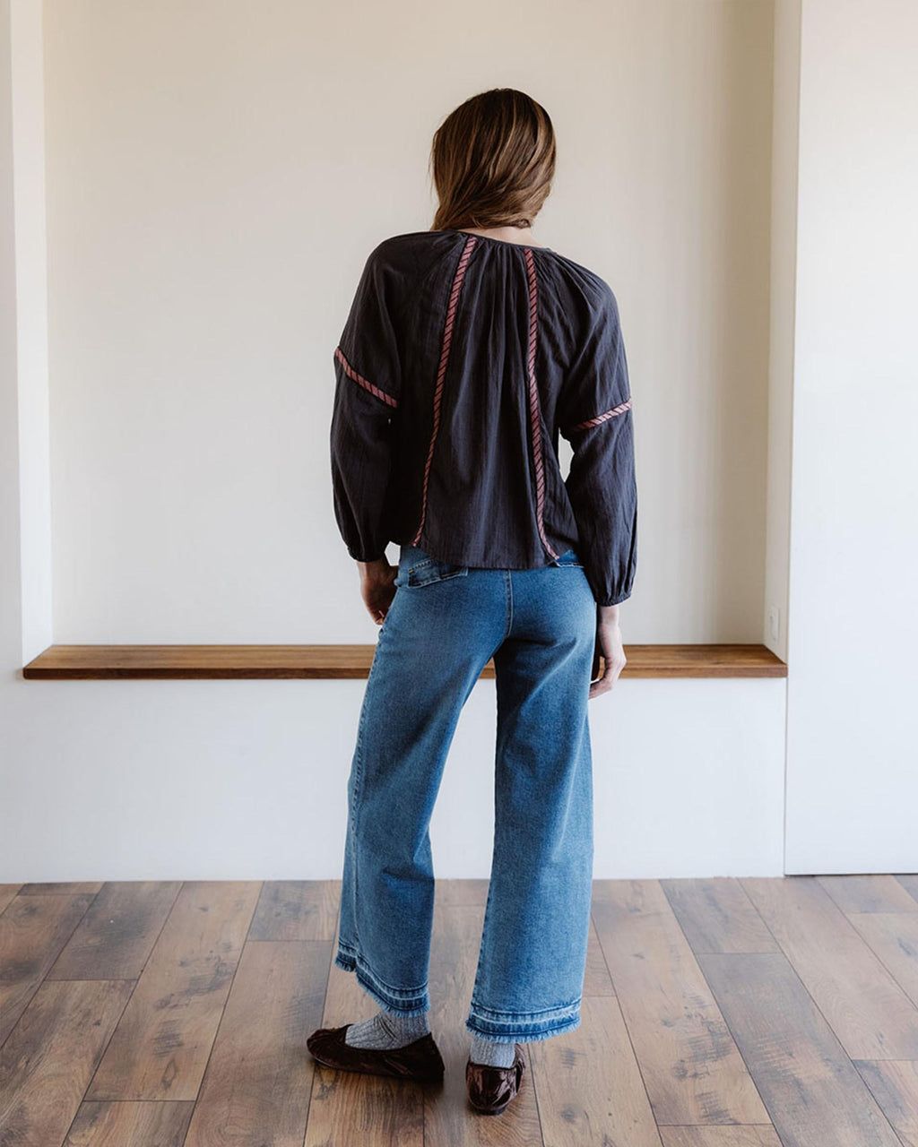 BLUSA LINEAS BORDADAS
