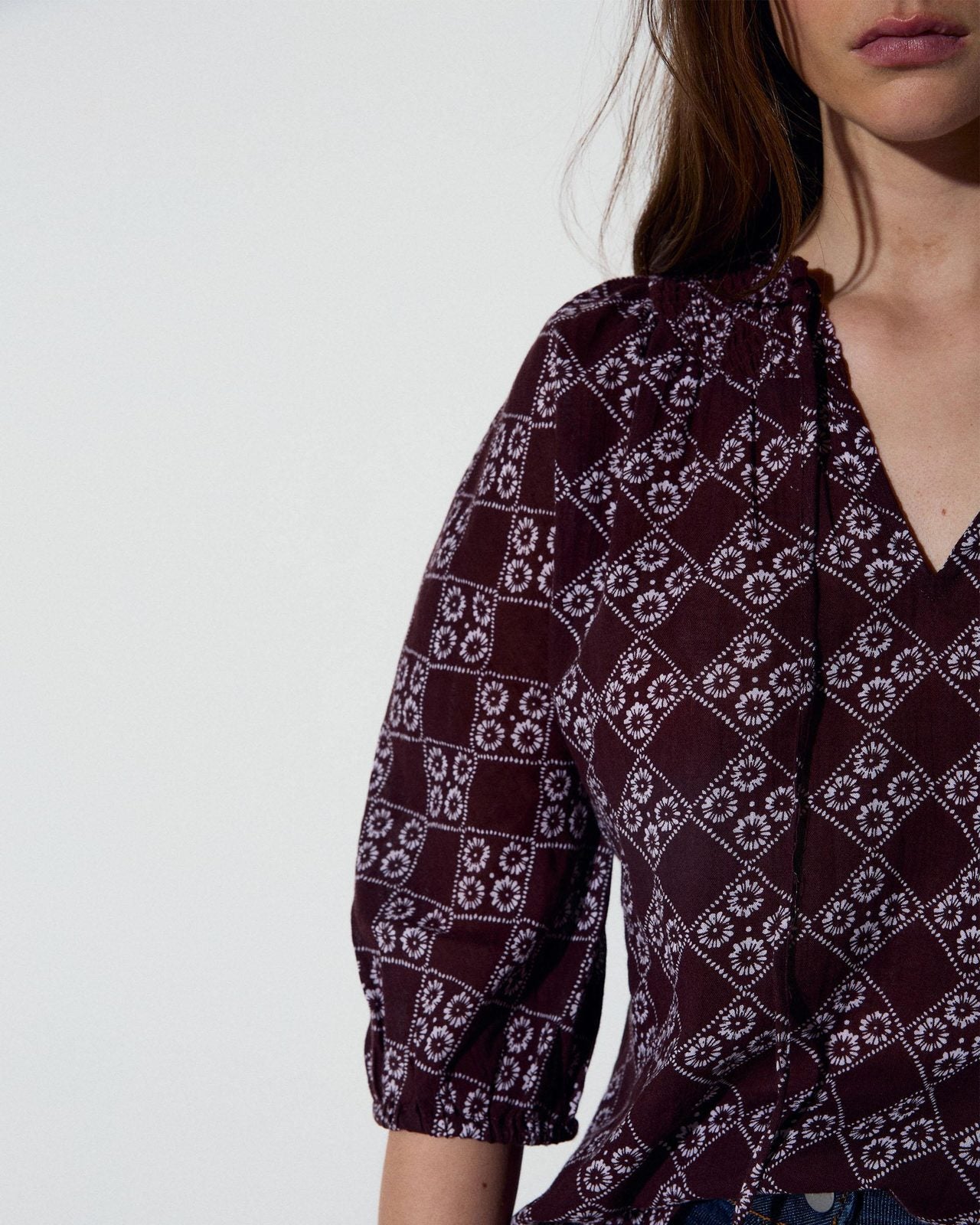 Blusa Lazada Delantera Estampado Floral Marrón