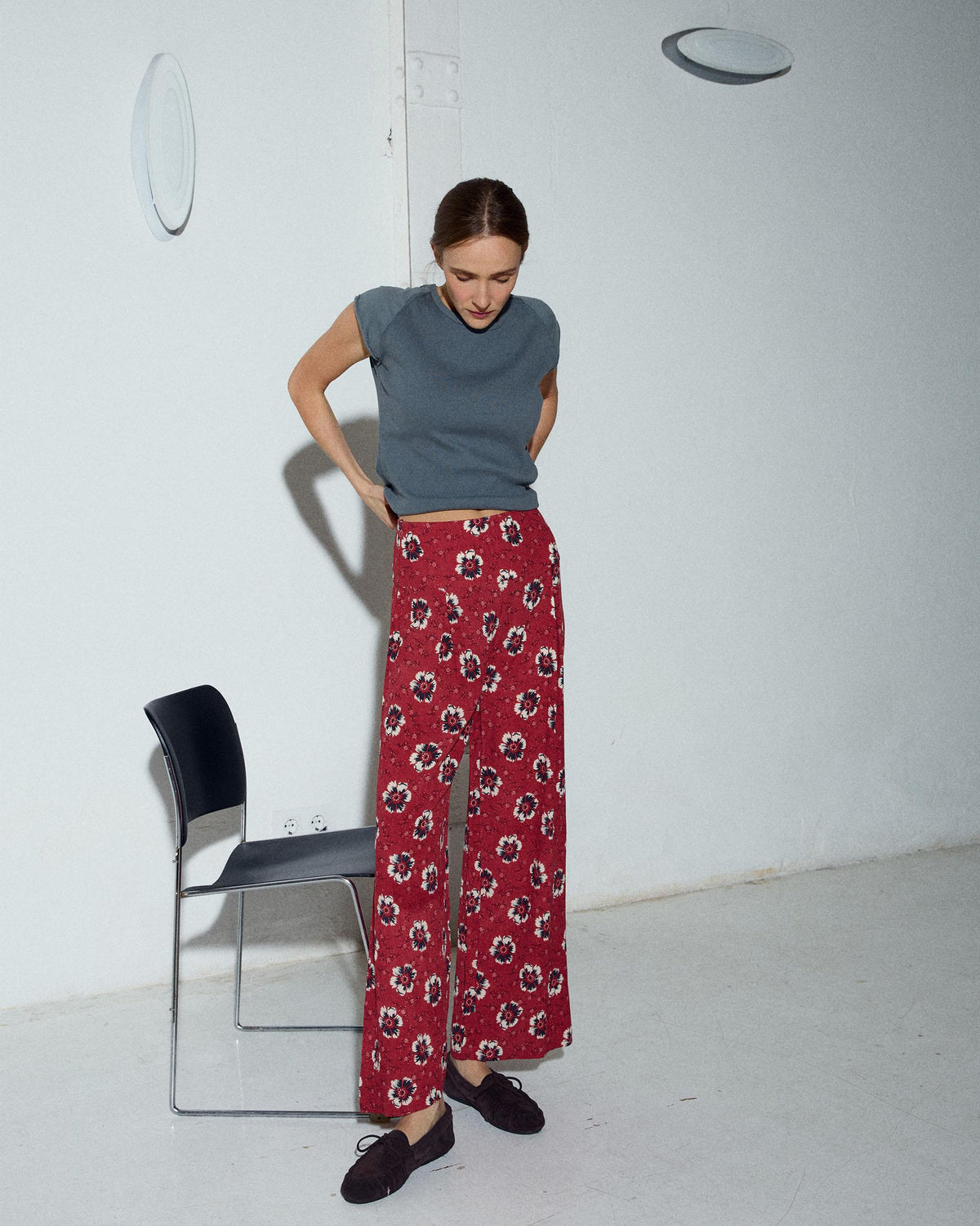 PANTALÓN CINTURILLA PINZAS ESTAMPADO FLORAL