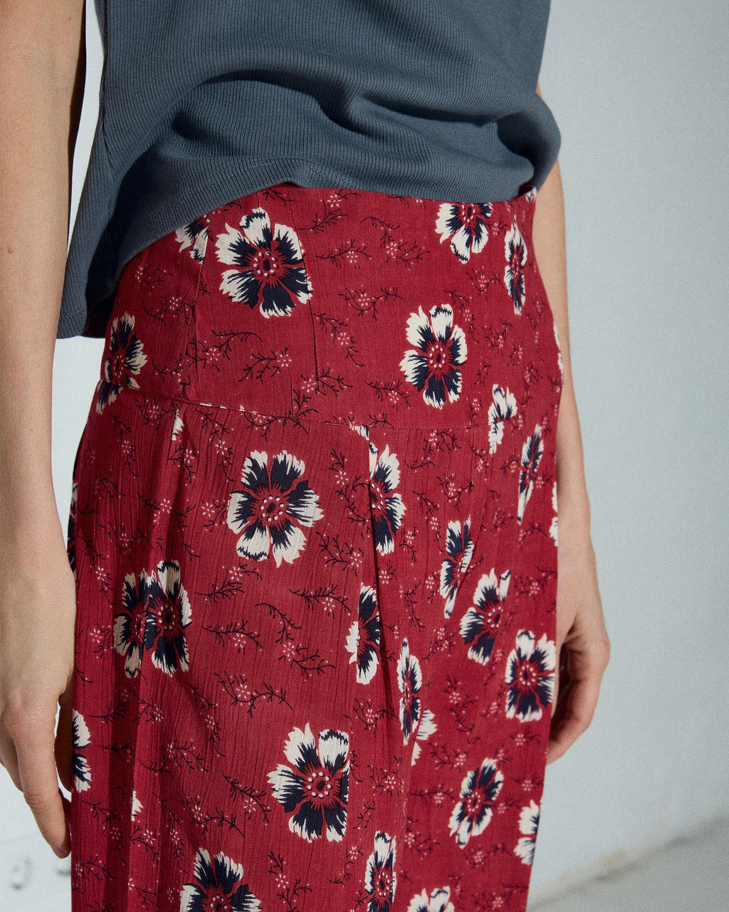 PANTALÓN CINTURILLA PINZAS ESTAMPADO FLORAL