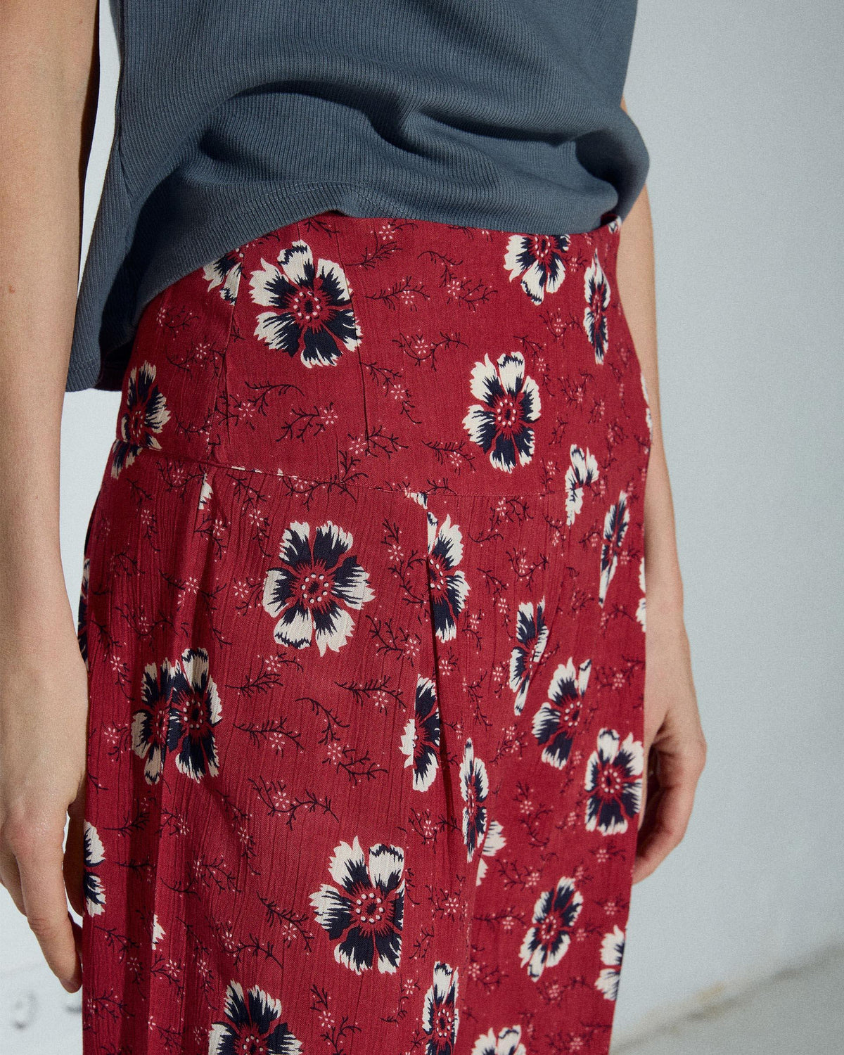 PANTALÓN CINTURILLA PINZAS ESTAMPADO FLORAL