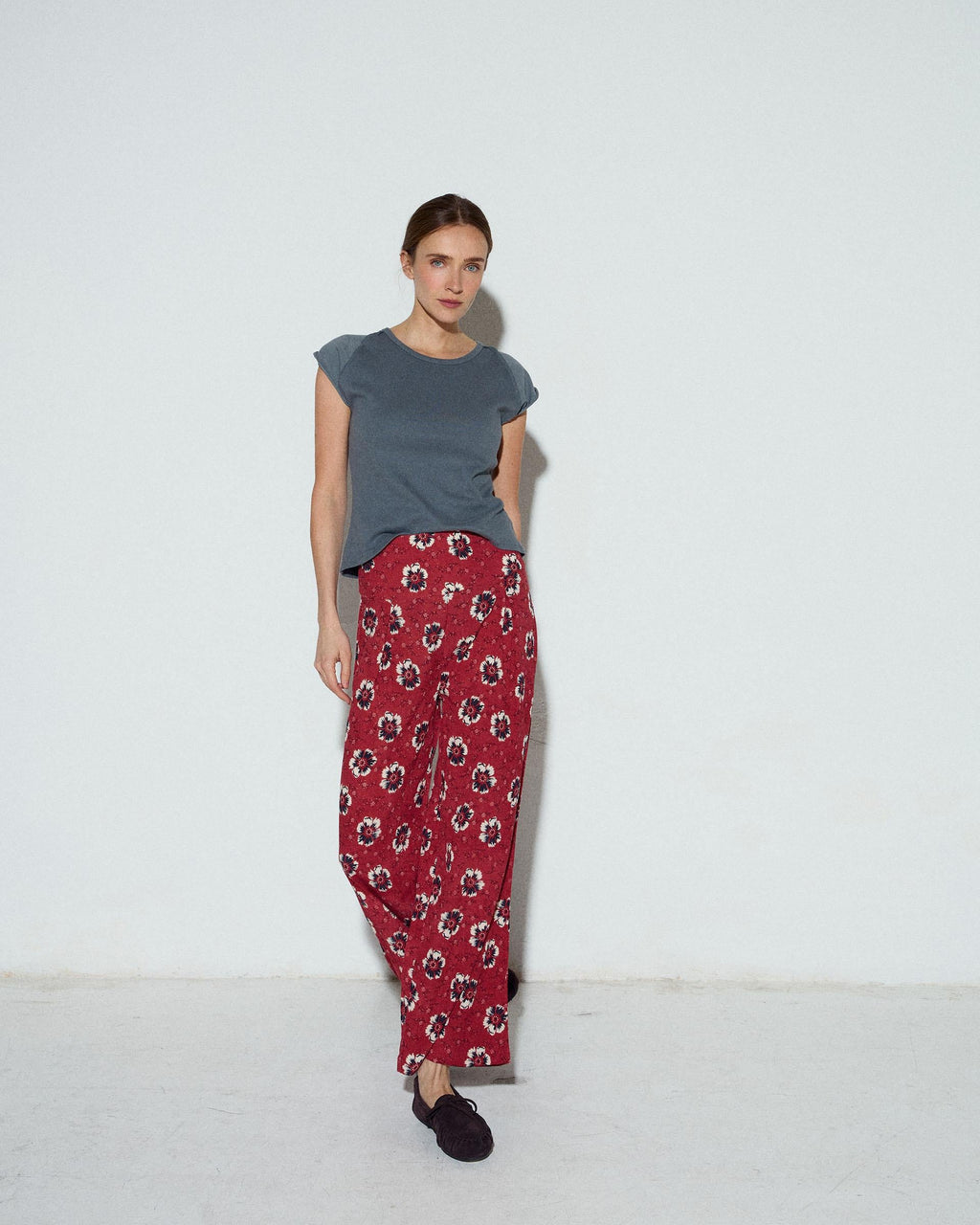 PANTALÓN CINTURILLA PINZAS ESTAMPADO FLORAL