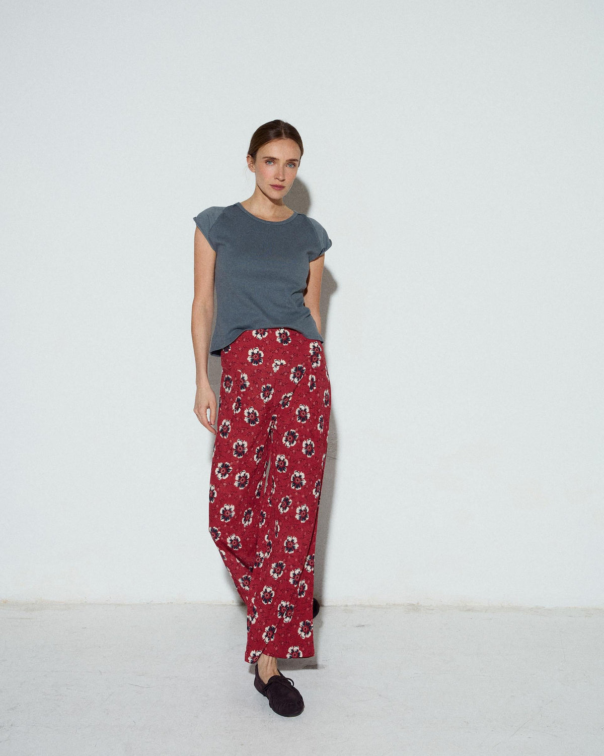 PANTALÓN CINTURILLA PINZAS ESTAMPADO FLORAL