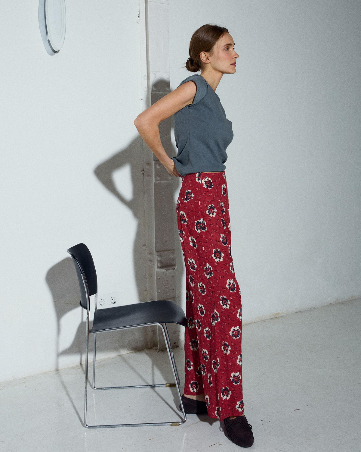 PANTALÓN CINTURILLA PINZAS ESTAMPADO FLORAL