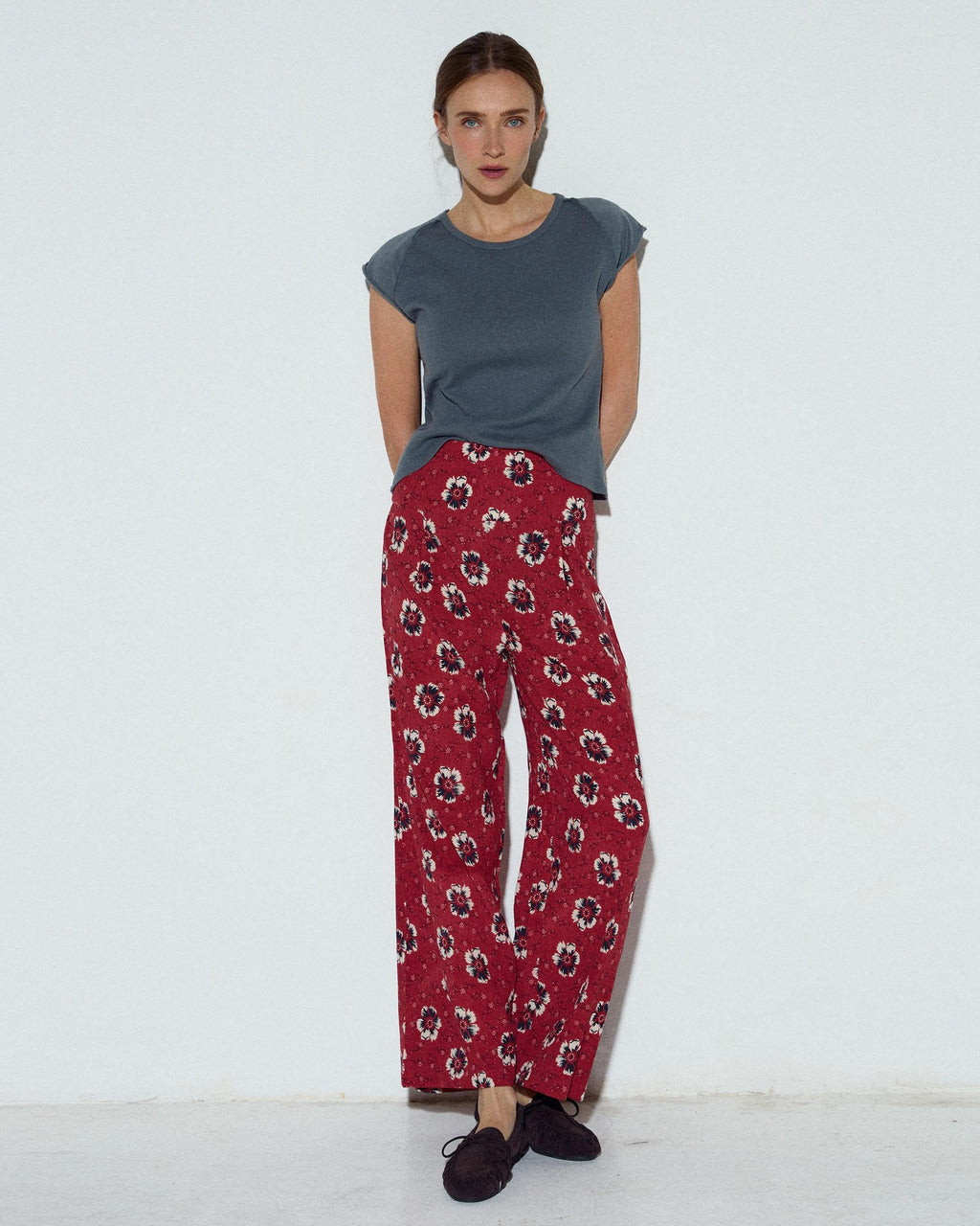 PANTALÓN CINTURILLA PINZAS ESTAMPADO FLORAL