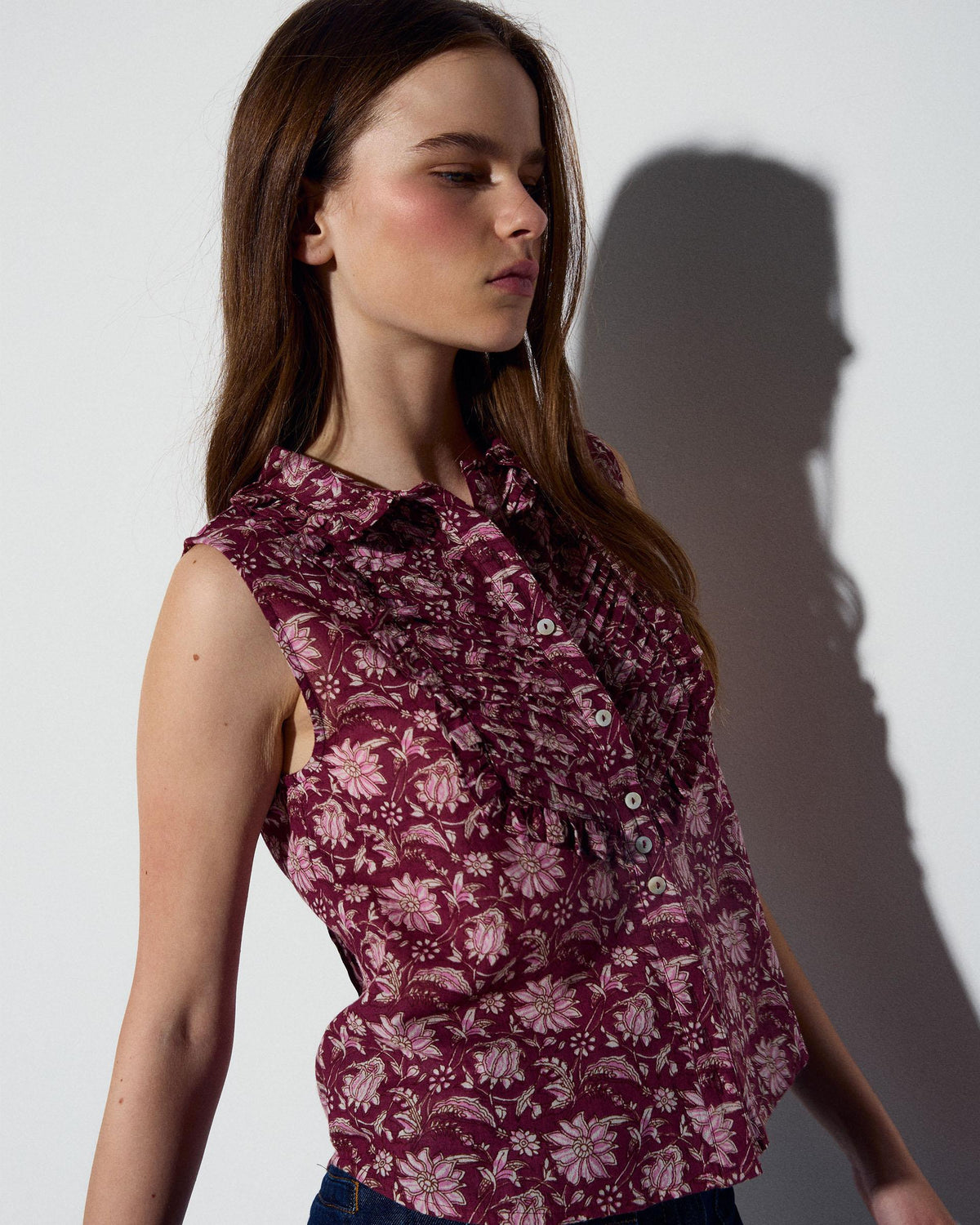 BLUSA SIN MANGAS PECHERA ESTAMPADO FLORAL