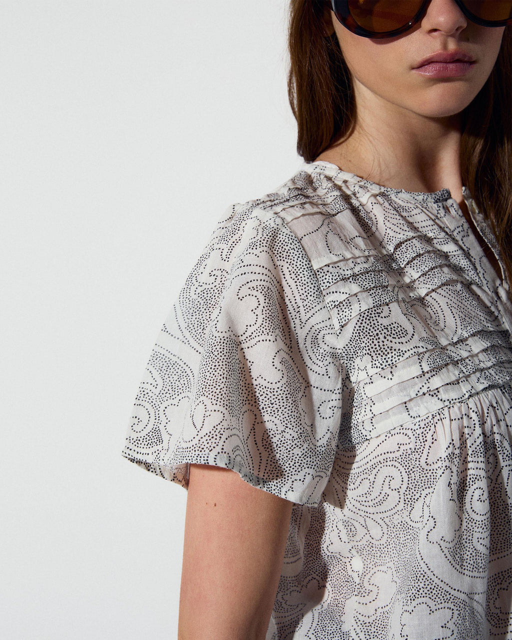 BLUSA PLIEGUES DELANTEROS BOTONES