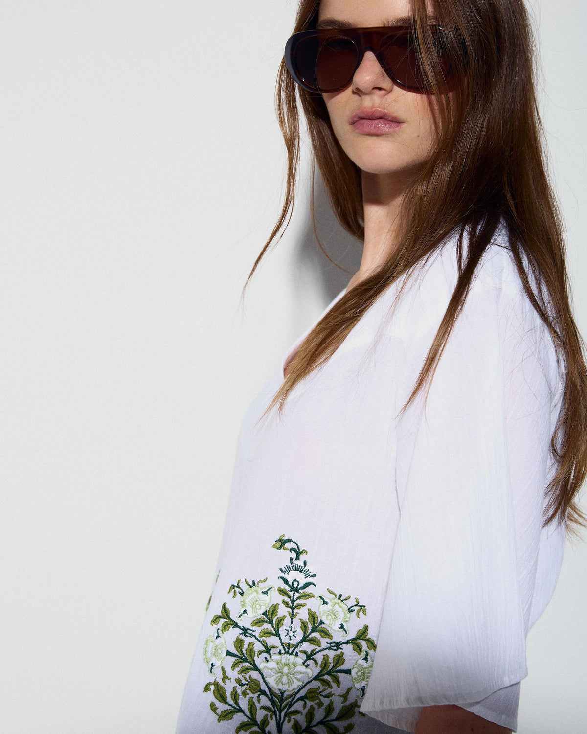 BLUSA CANESU EN V BORDADOS FLORALES