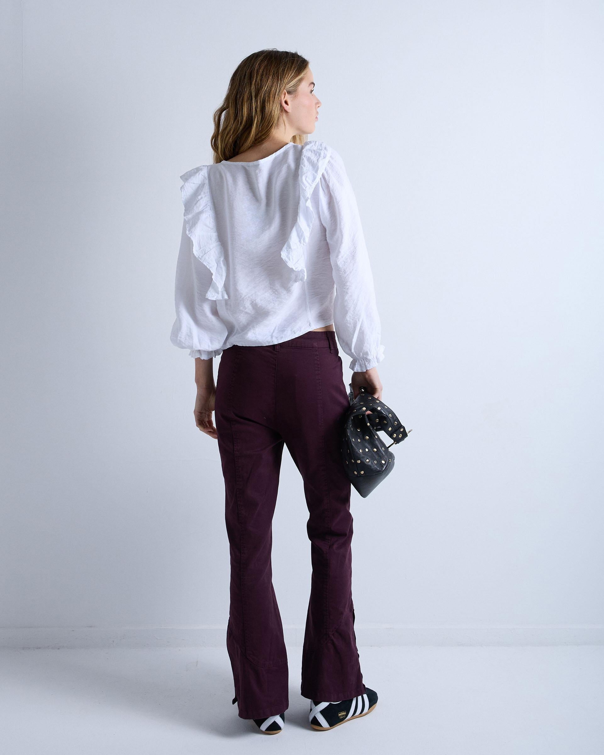 PANTALON COSTURAS BOTONES BAJO