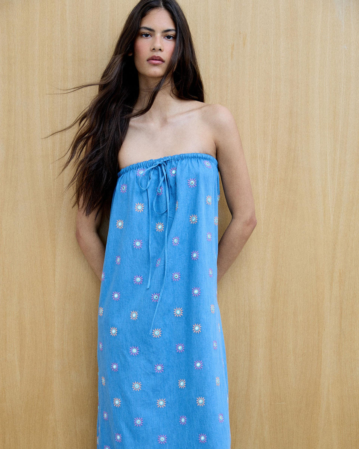 VESTIDO BORDADOS SOLES ESPEJOS