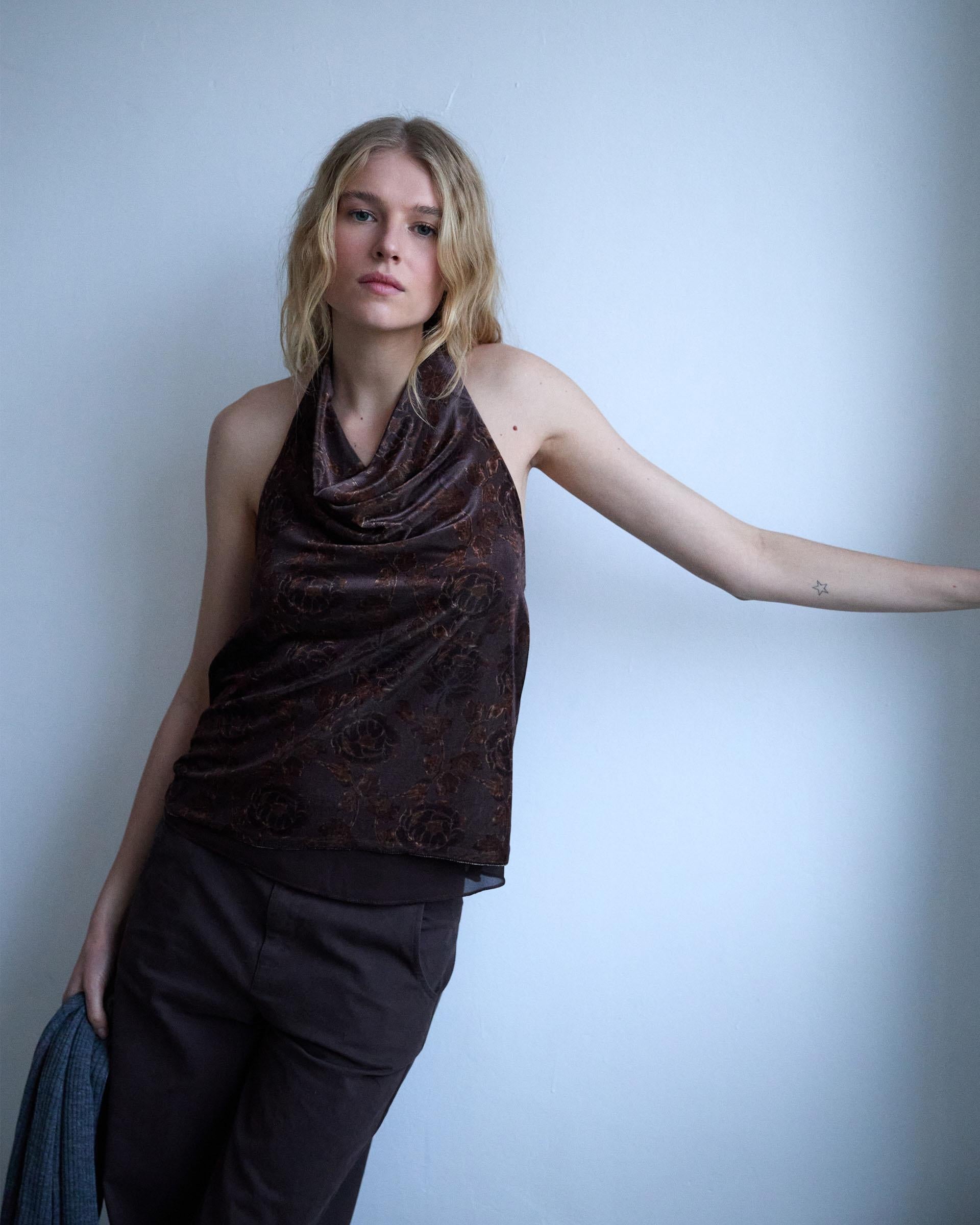TOP HALTER TERCIOPELO ESTAMPADO FLORAL