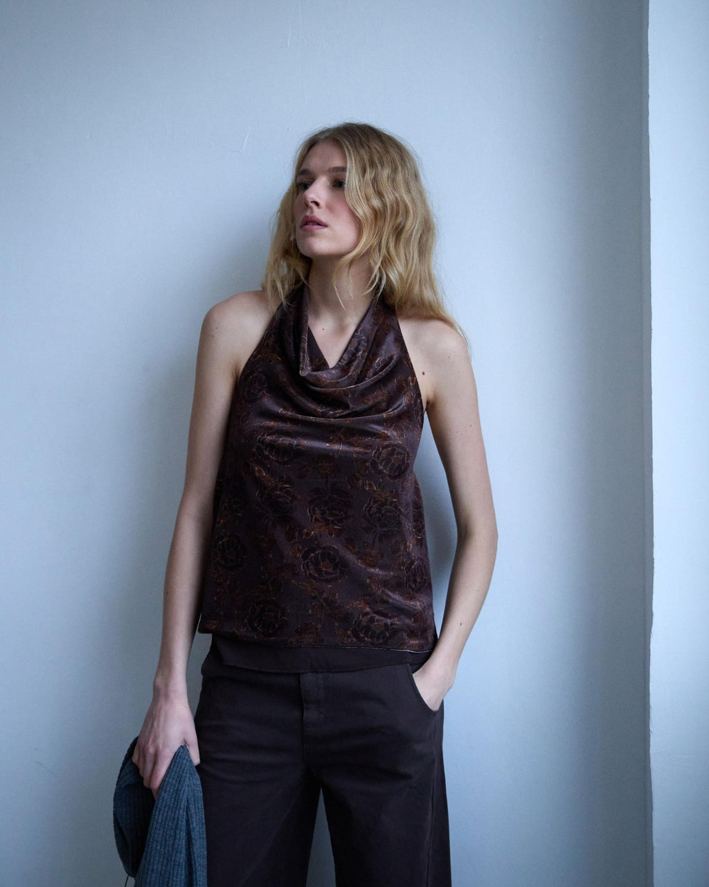 TOP HALTER TERCIOPELO ESTAMPADO FLORAL