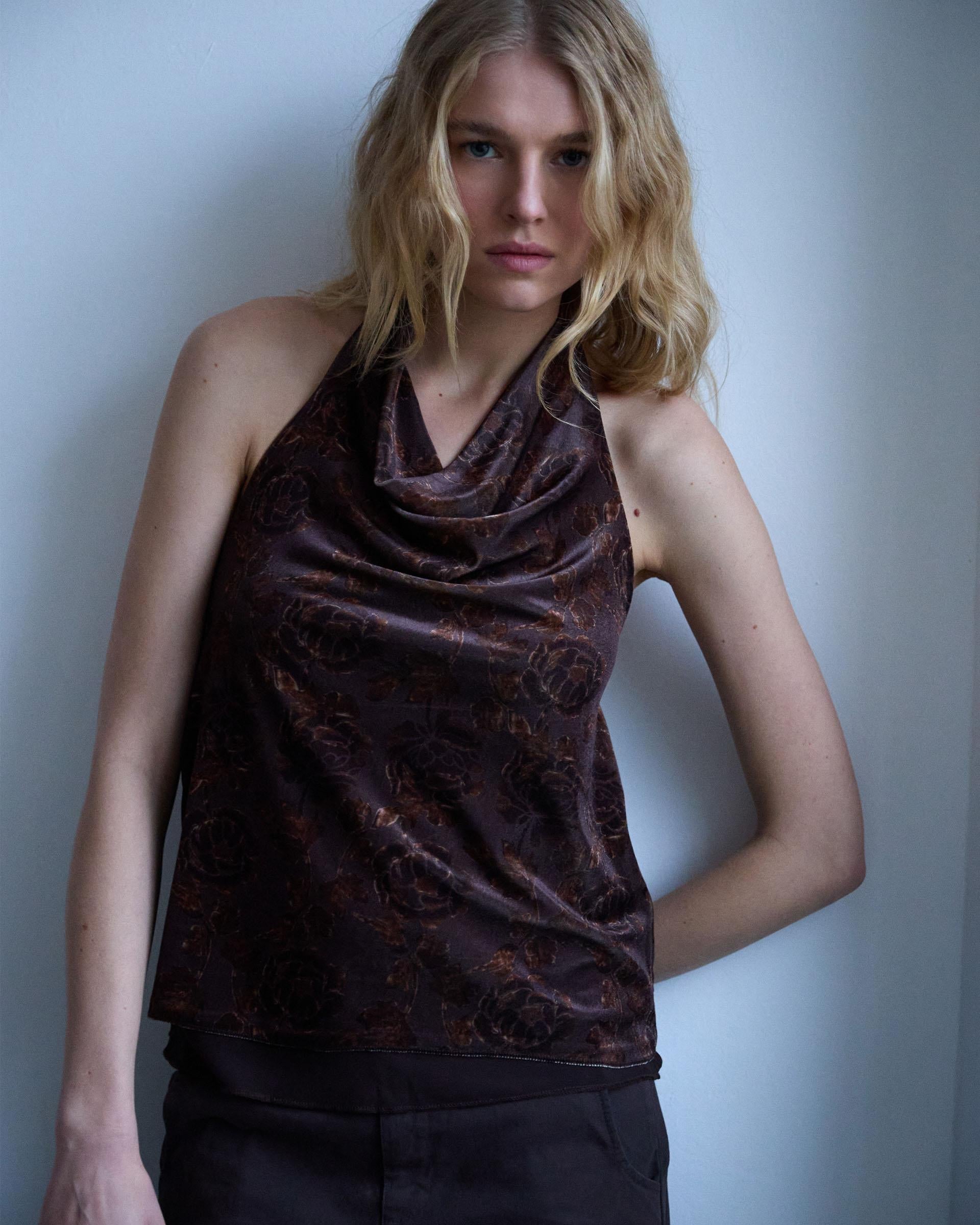 TOP HALTER TERCIOPELO ESTAMPADO FLORAL