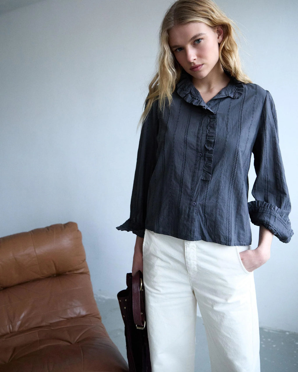 BLUSA DETALLE TROQUELADO