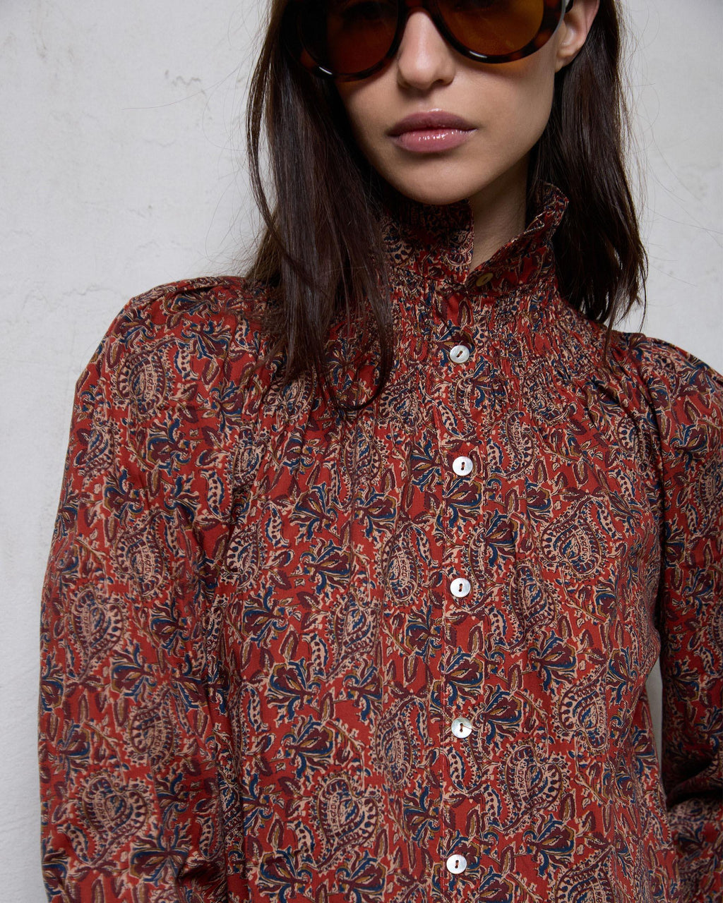 BLUSA NIDO DE ABEJA CUELLO ESTAMPADA