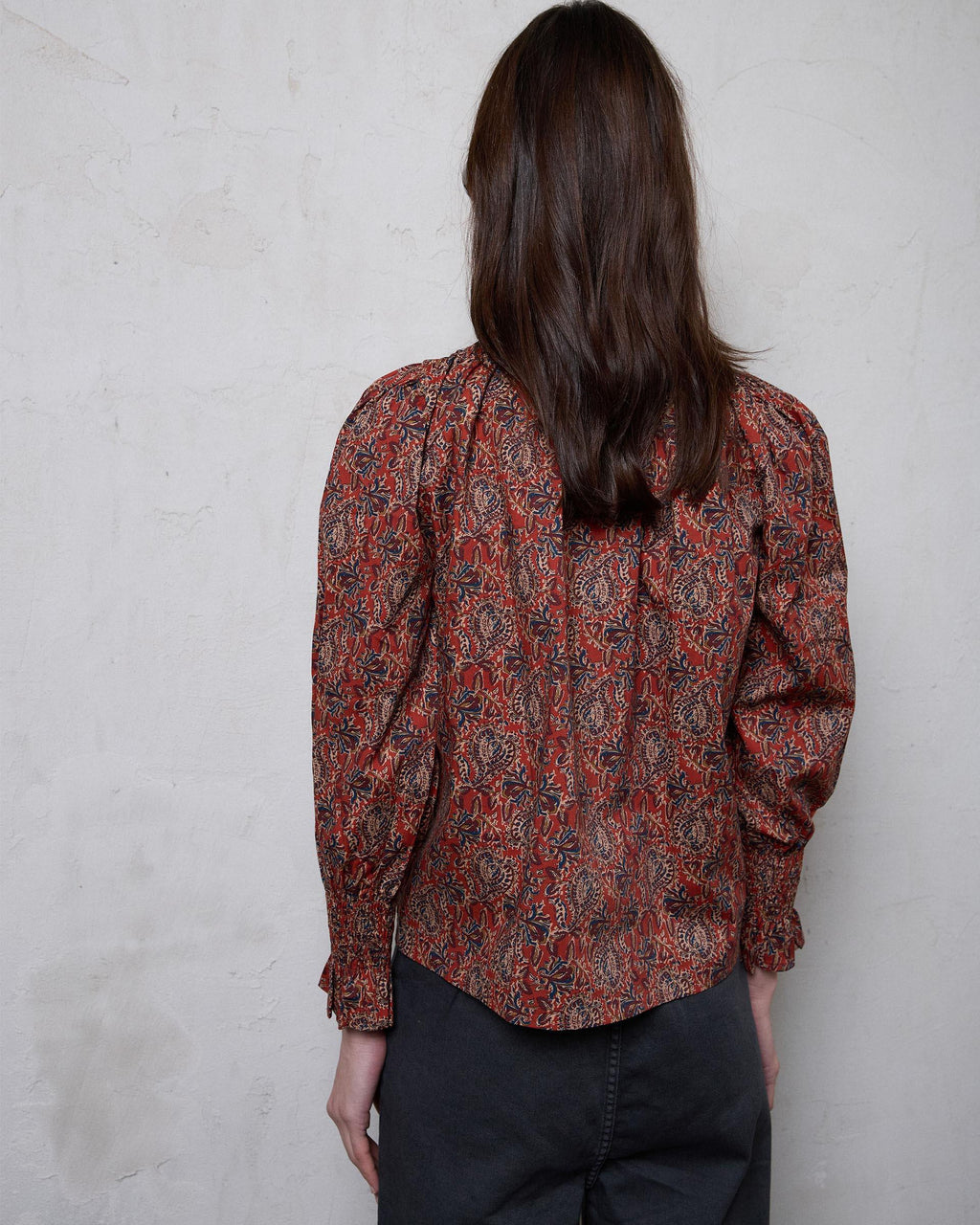 BLUSA NIDO DE ABEJA CUELLO ESTAMPADA
