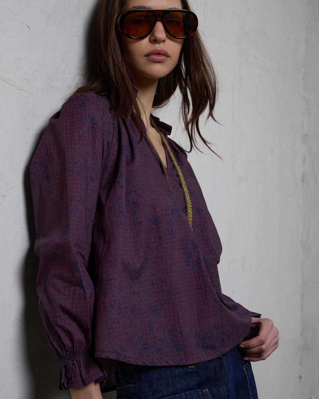 BLUSA ESCOTE PICO ESTAMPADA