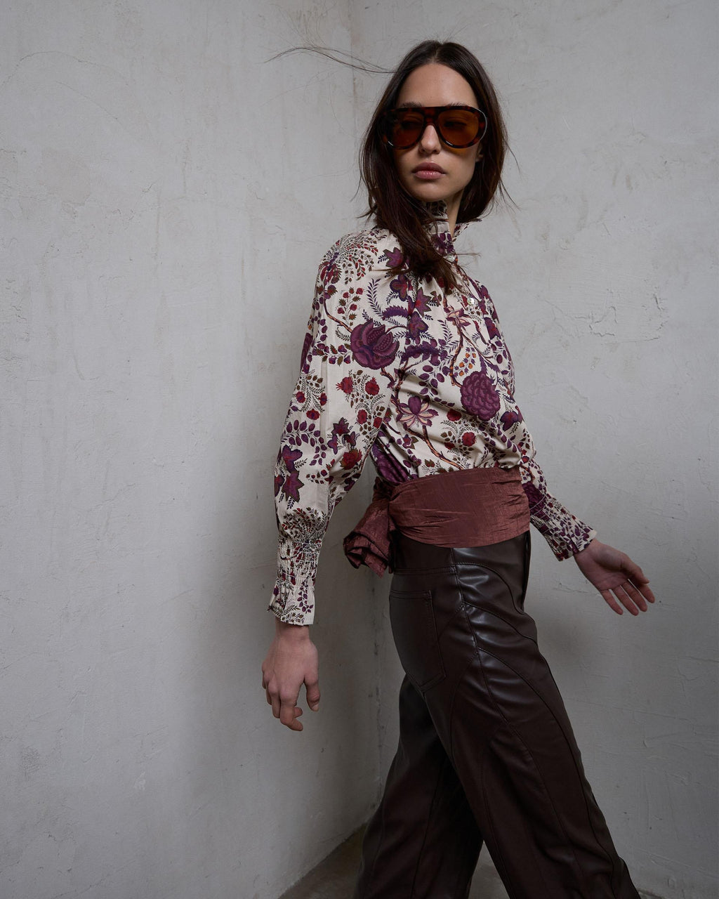 BLUSA NIDO DE ABEJA CUELLO ESTAMPADO FORAL