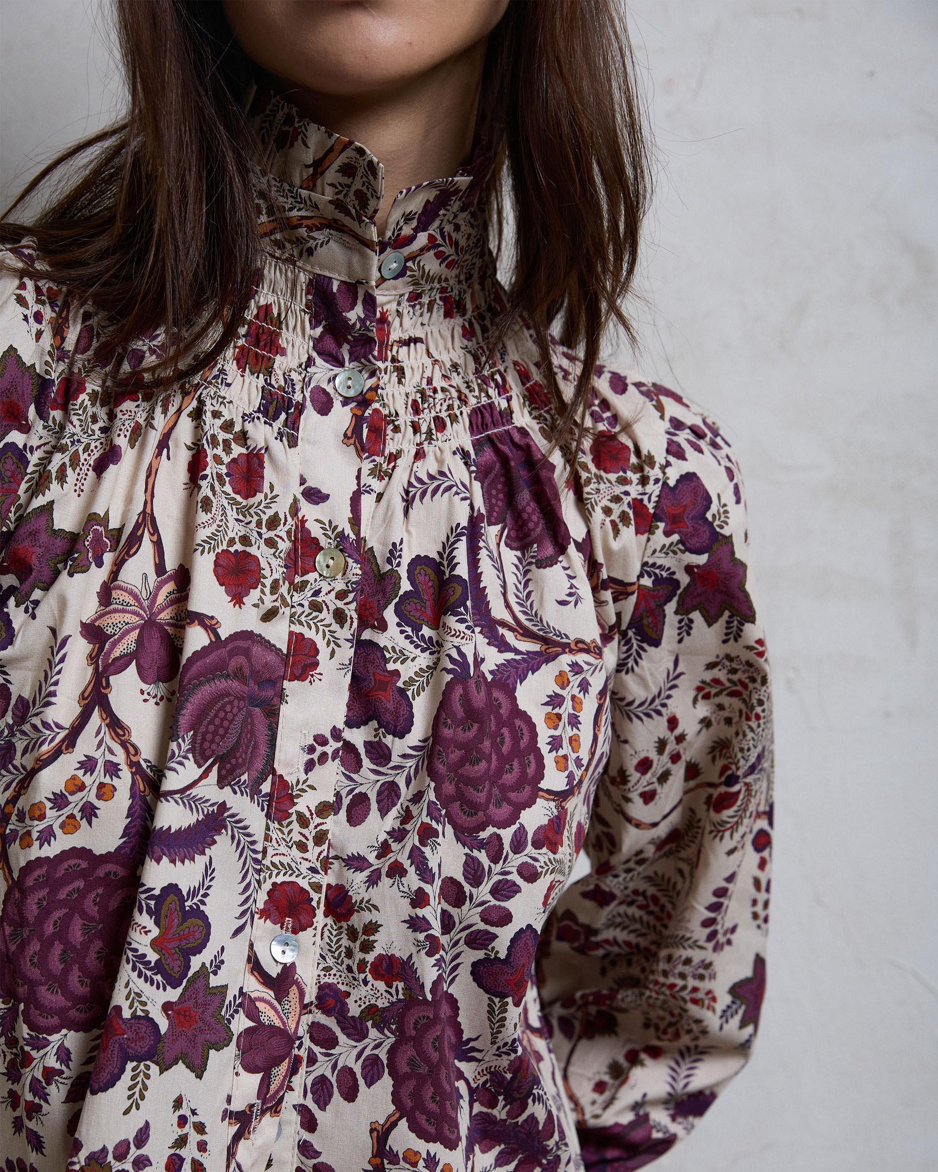 BLUSA NIDO DE ABEJA CUELLO ESTAMPADO FORAL