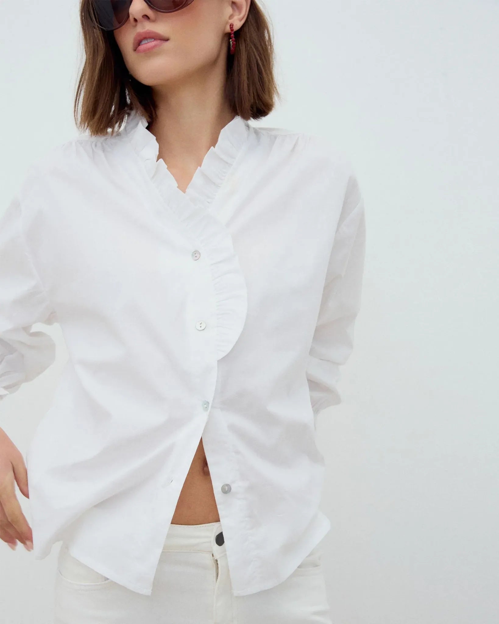 BLUSA ESCOTE VOLANTE EN V