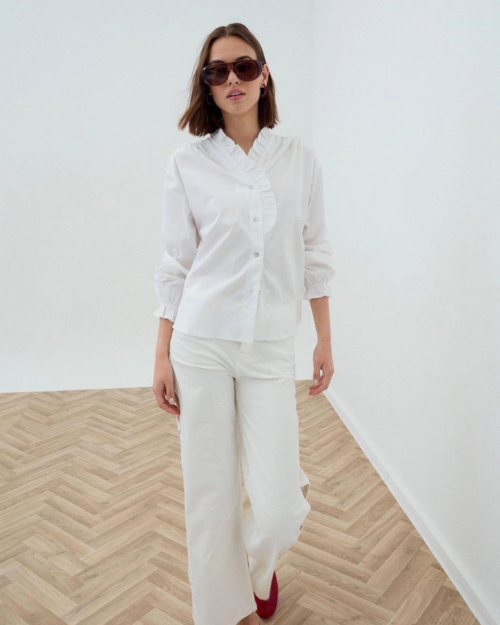 BLUSA ESCOTE VOLANTE EN V