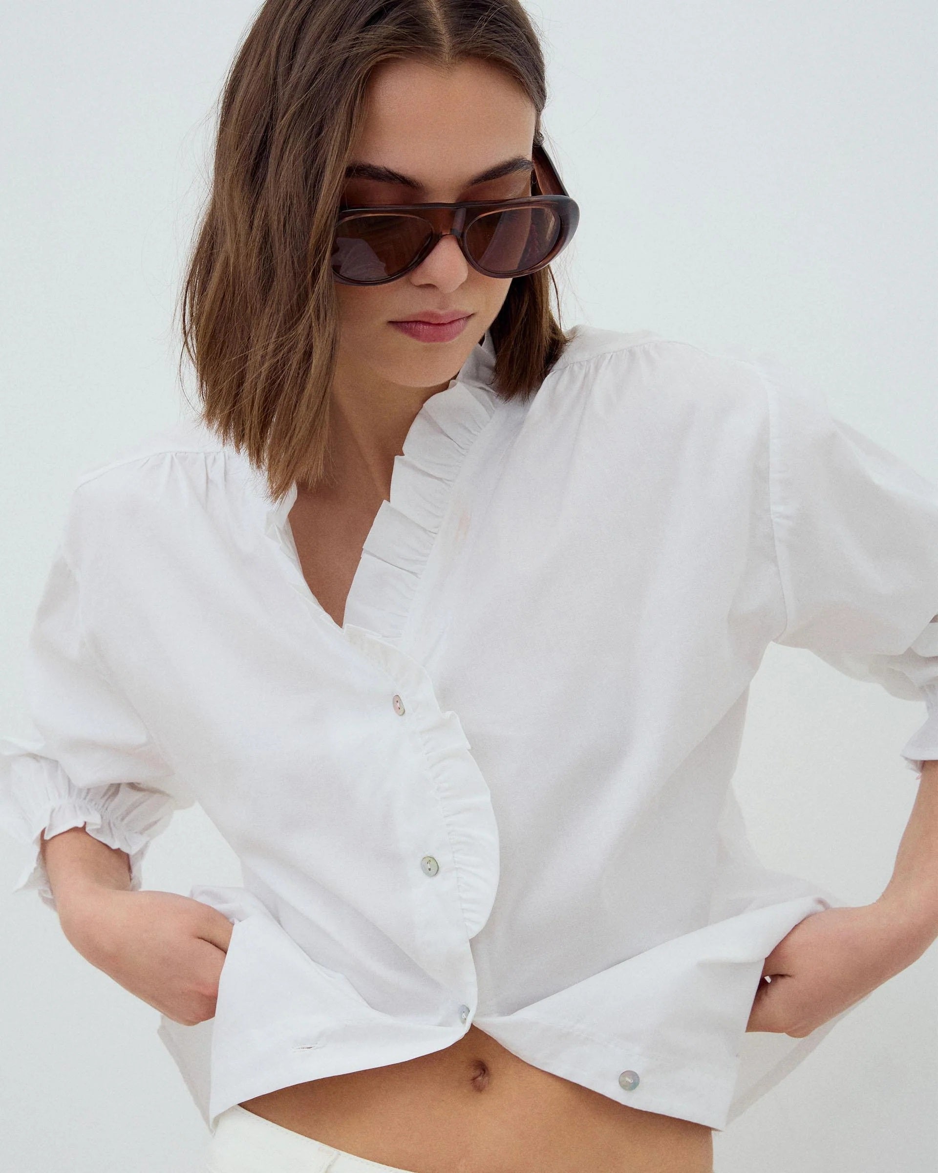 BLUSA ESCOTE VOLANTE EN V