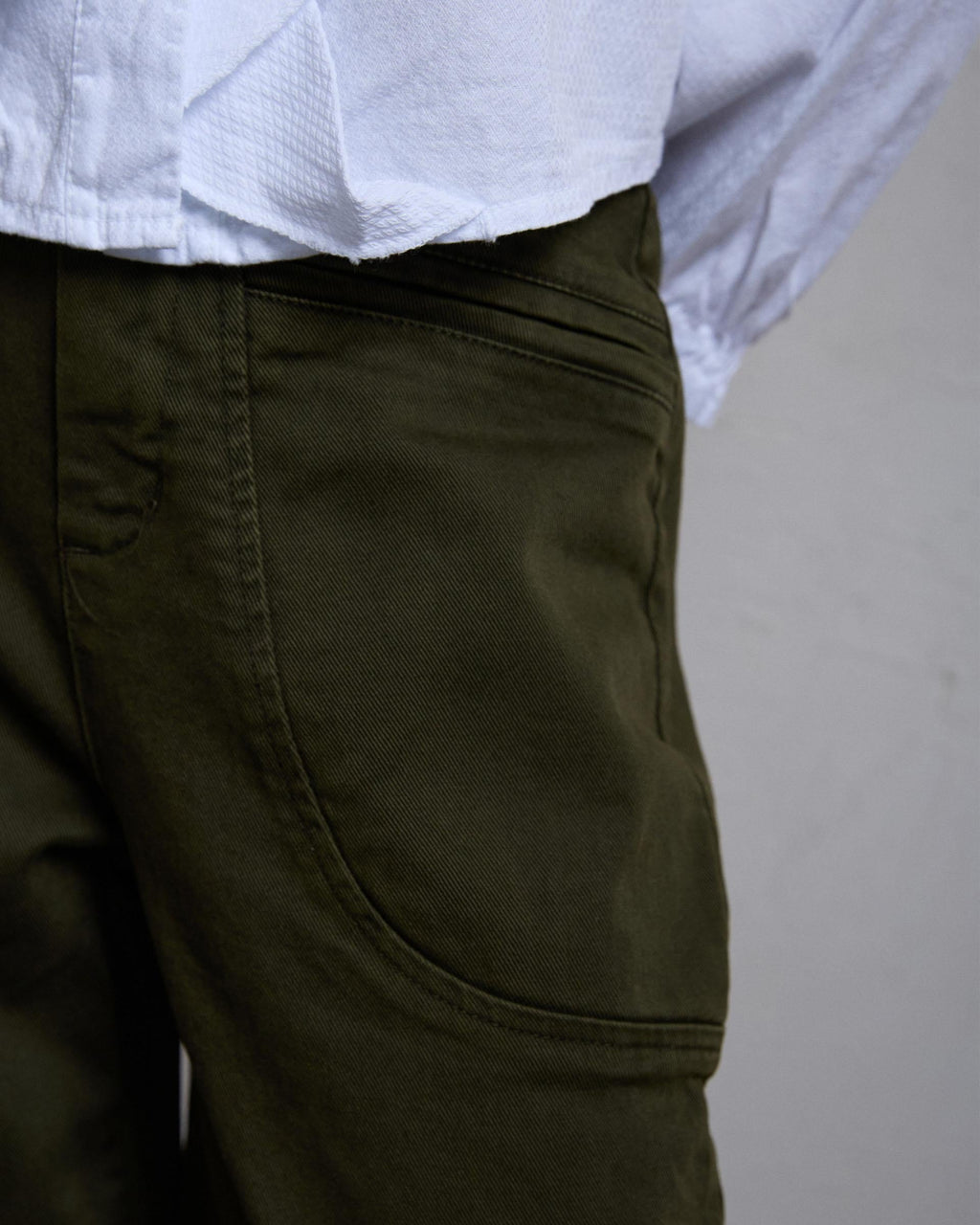 PANTALON BOLSILLOS RIBETEADOS