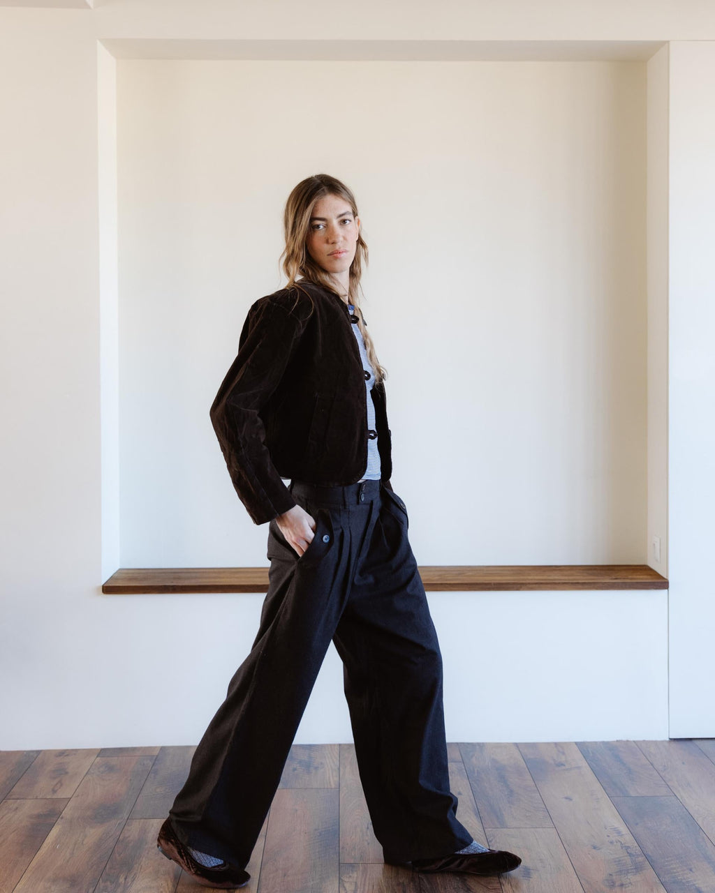 PANTALON PINZAS BOLSILLOS LATERALES