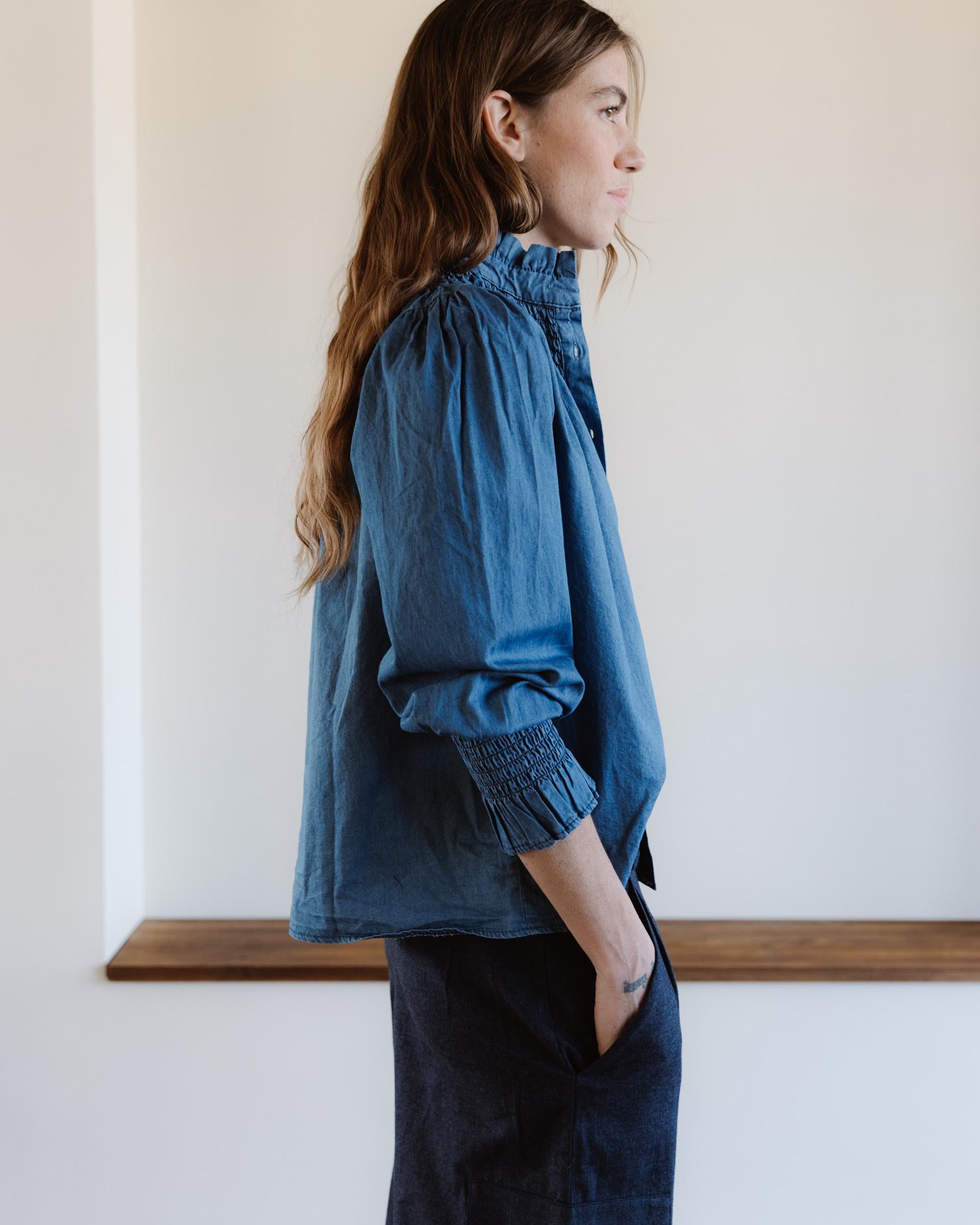 BLUSA CUELLO ALTO TIPO DENIM