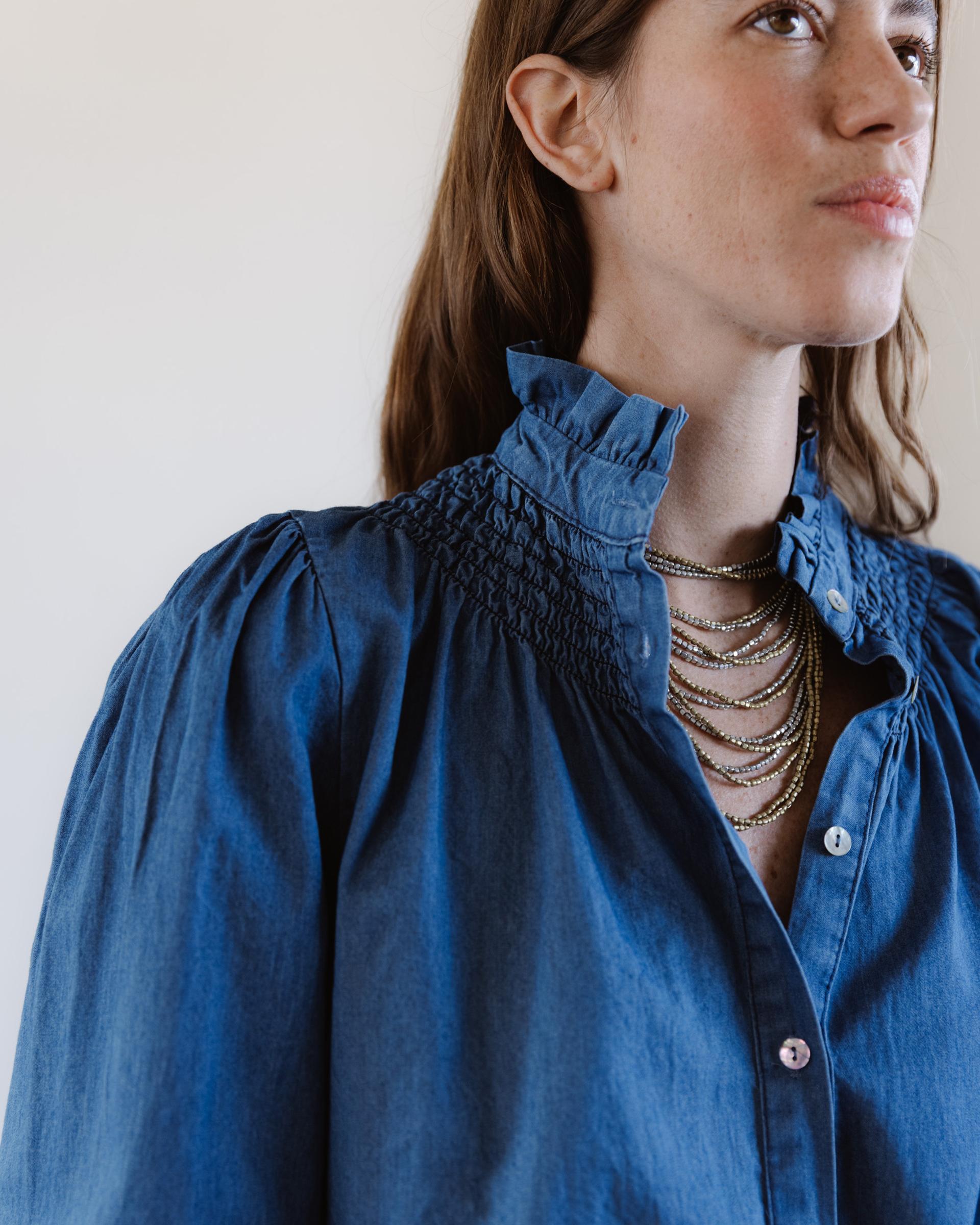 BLUSA CUELLO ALTO TIPO DENIM