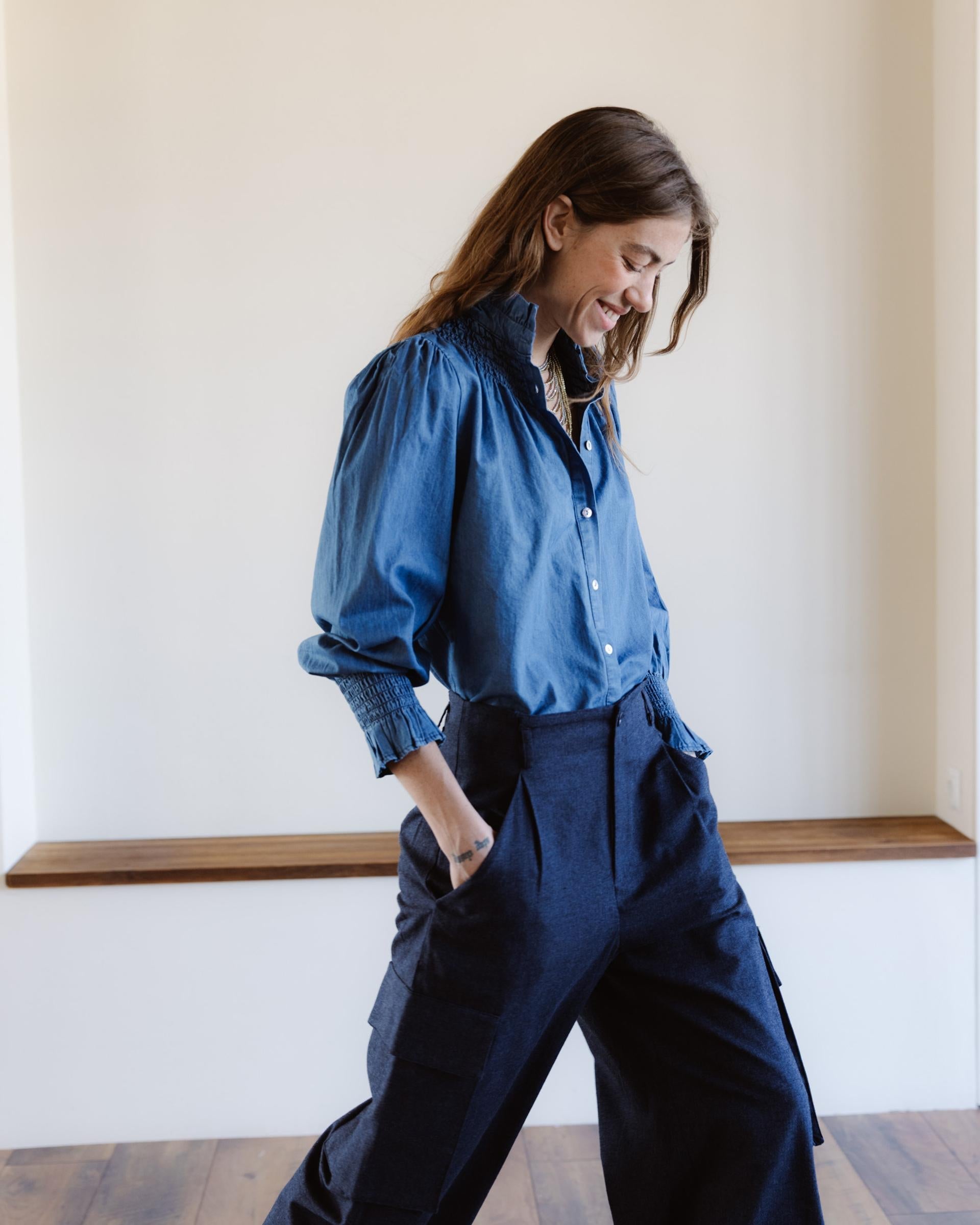 BLUSA CUELLO ALTO TIPO DENIM