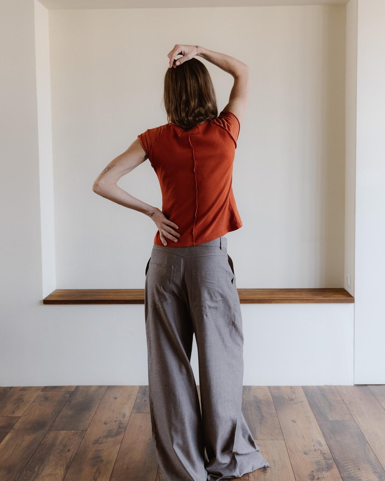 Pantalón Espiga Pinzas Delanteras Taupe