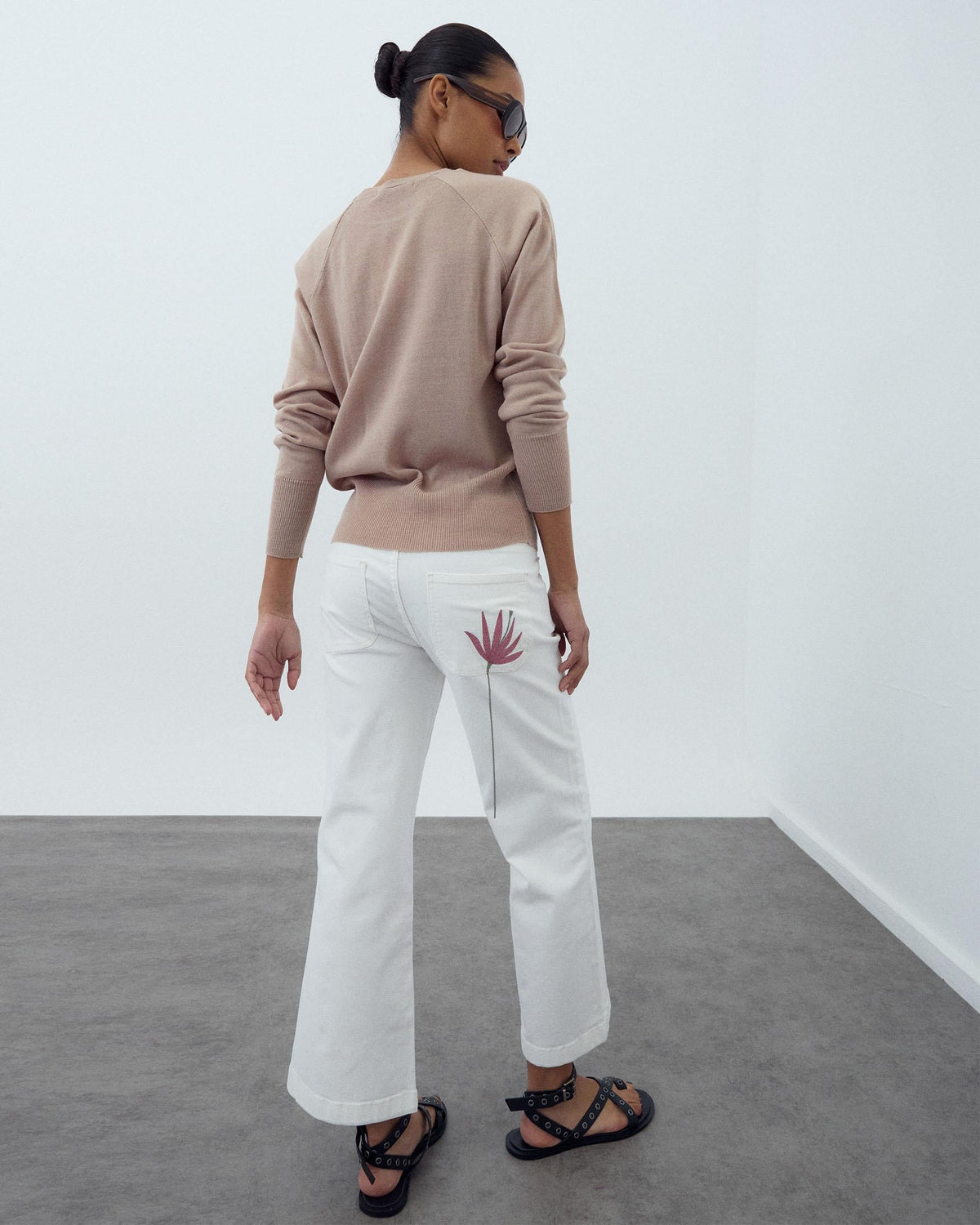 JEANS BORDADO FLORAL