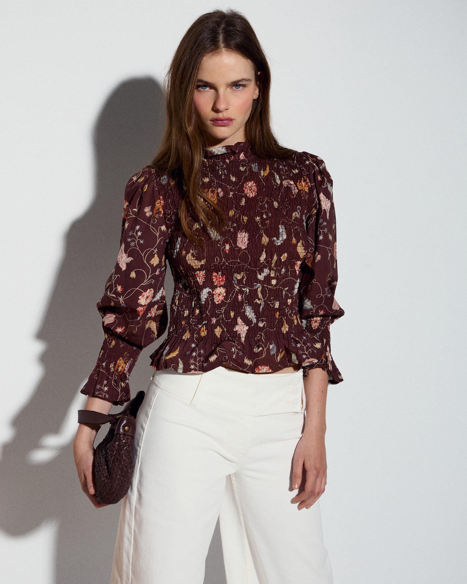 BLUSA NIDO DE ABEJA ESTAMPADO FLORAL