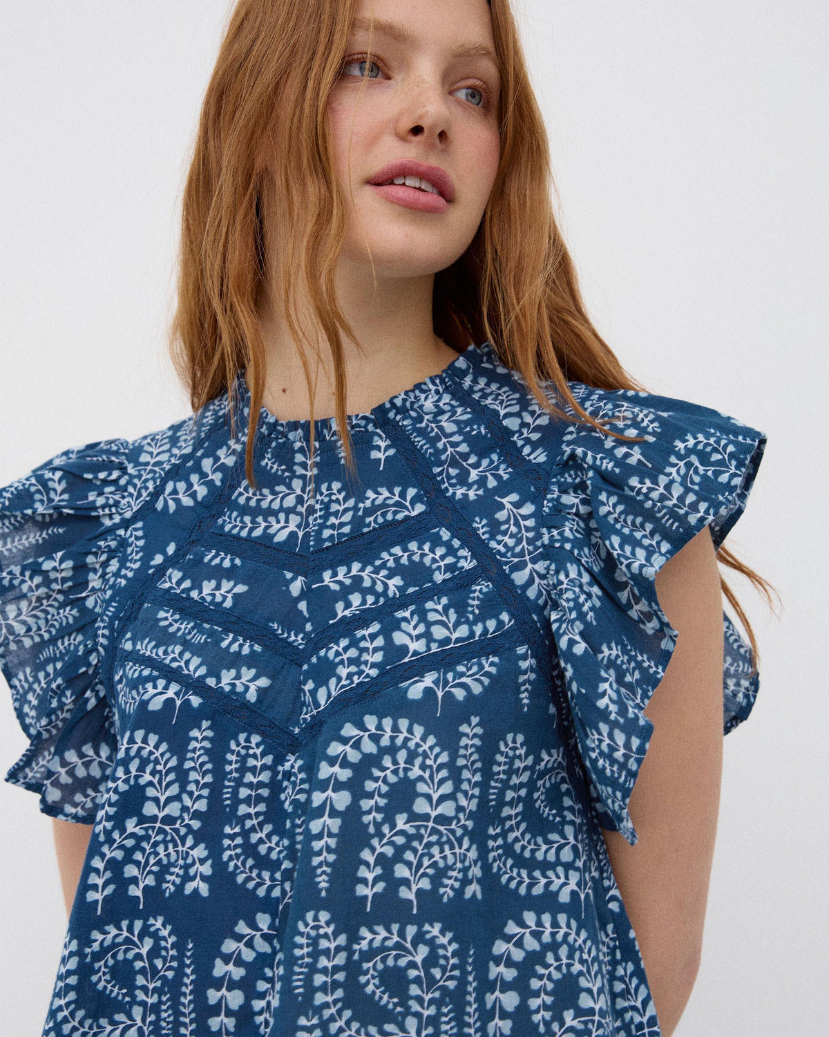 BLUSA MANGA CORTA VOLANTES PUNTILLAS ESTAMPADA