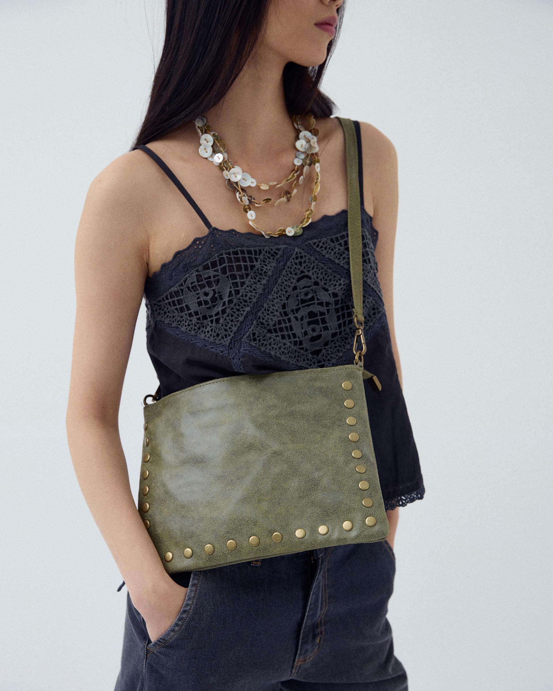 BOLSO MINI TACHUELAS