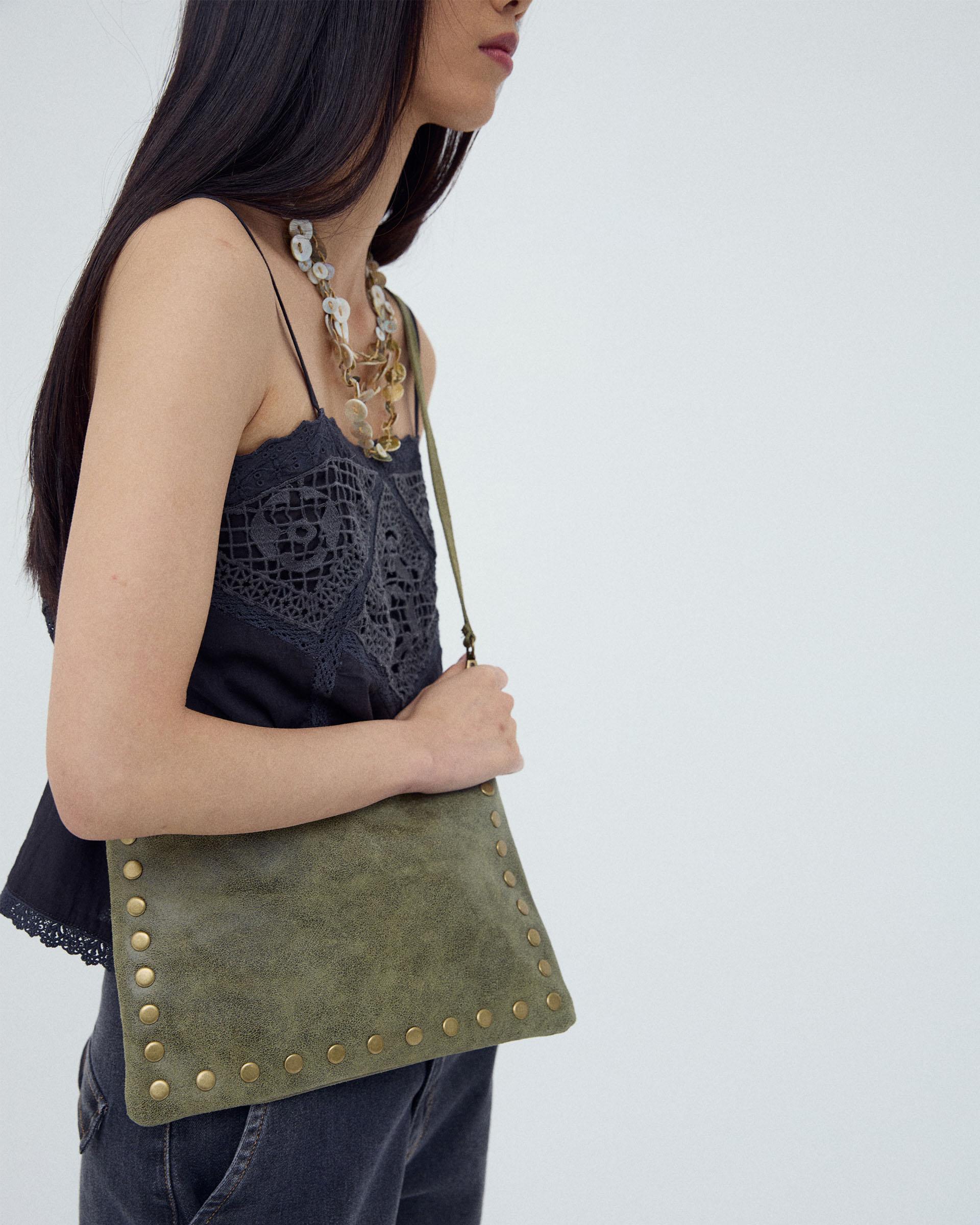 BOLSO MINI TACHUELAS