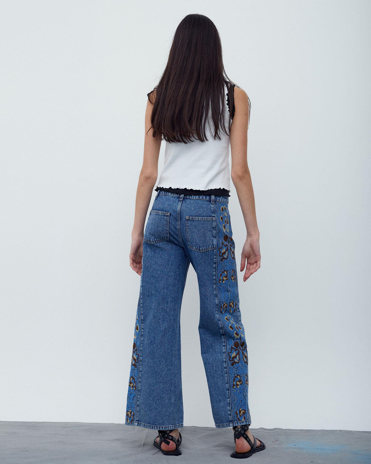 JEANS BORDADOS FLORES LATERALES
