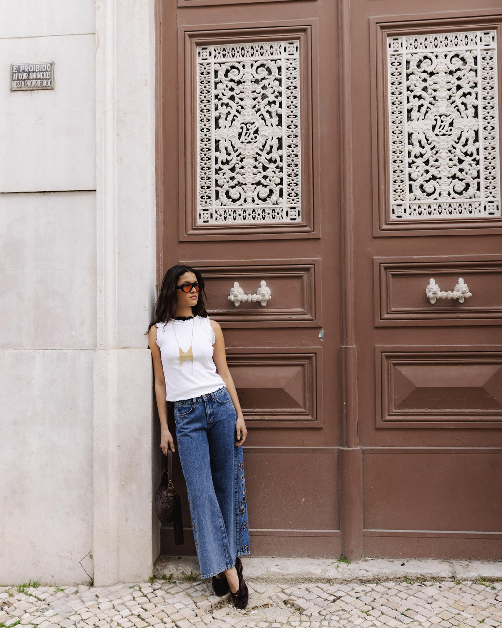 JEANS BORDADOS FLORES LATERALES